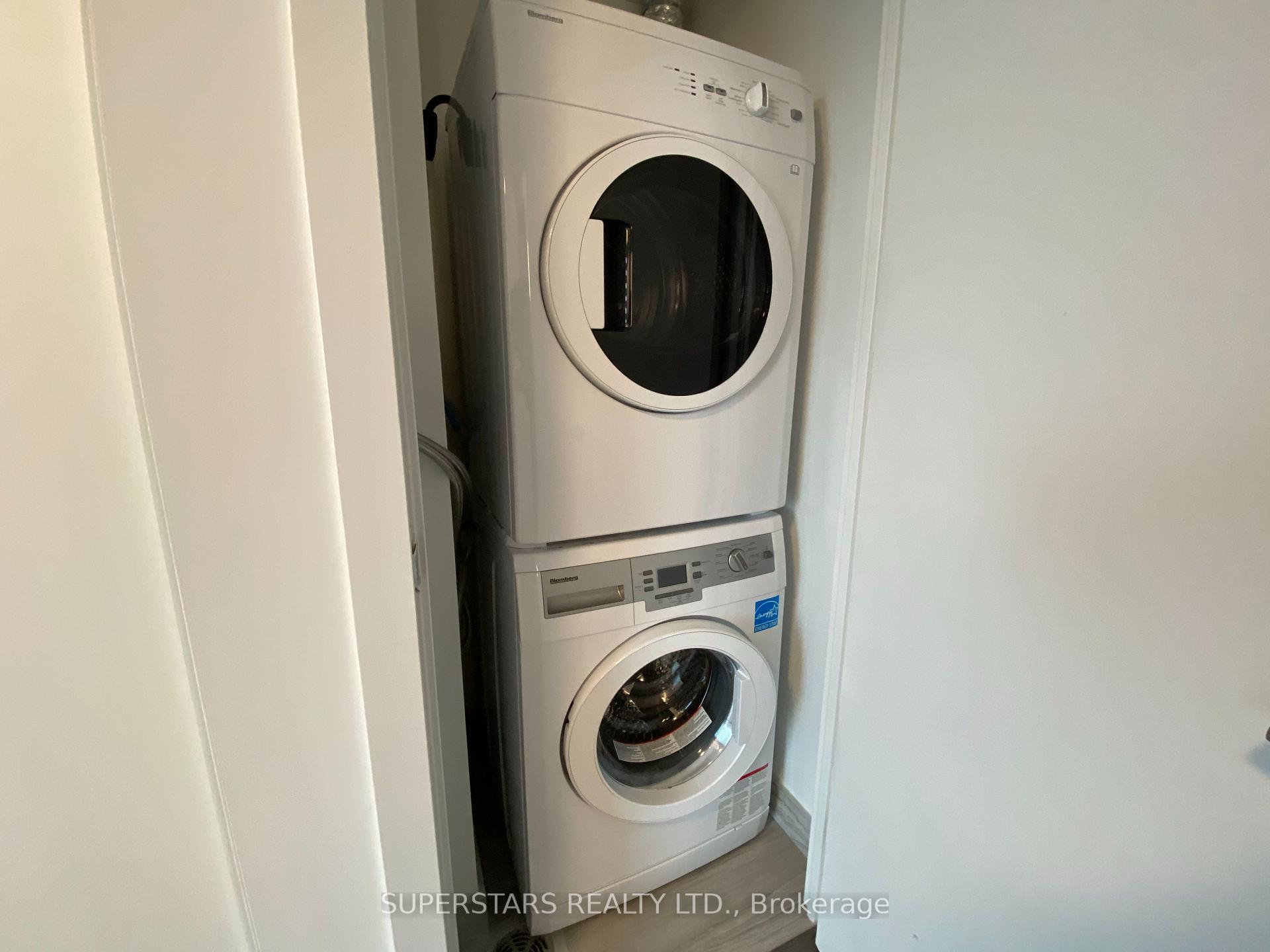 1 Bedroom Condo at 188 Cumberland,  Toronto For sale