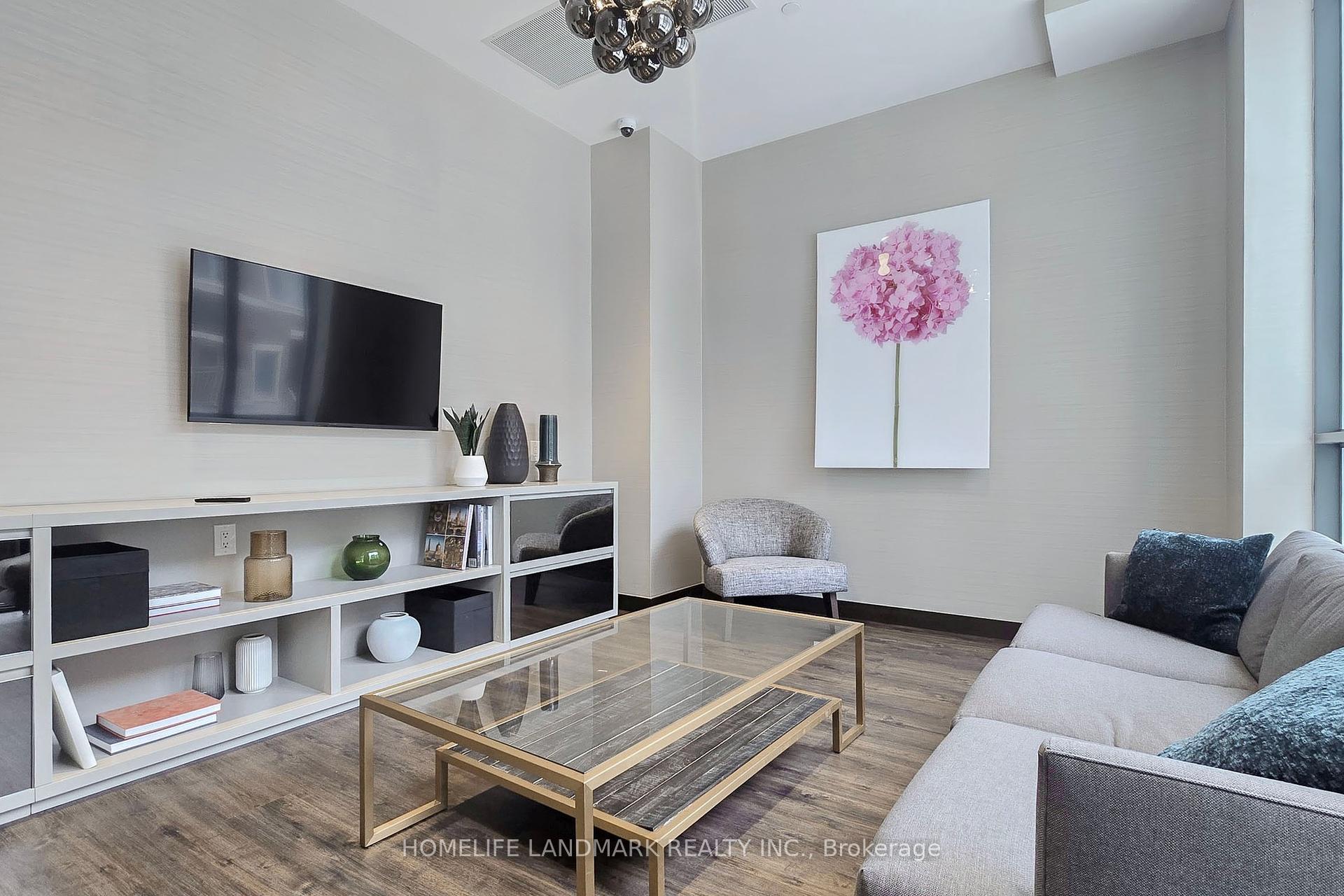 2 Bedrooms Condo at 60 Honeycrisp, Vaughan For sale