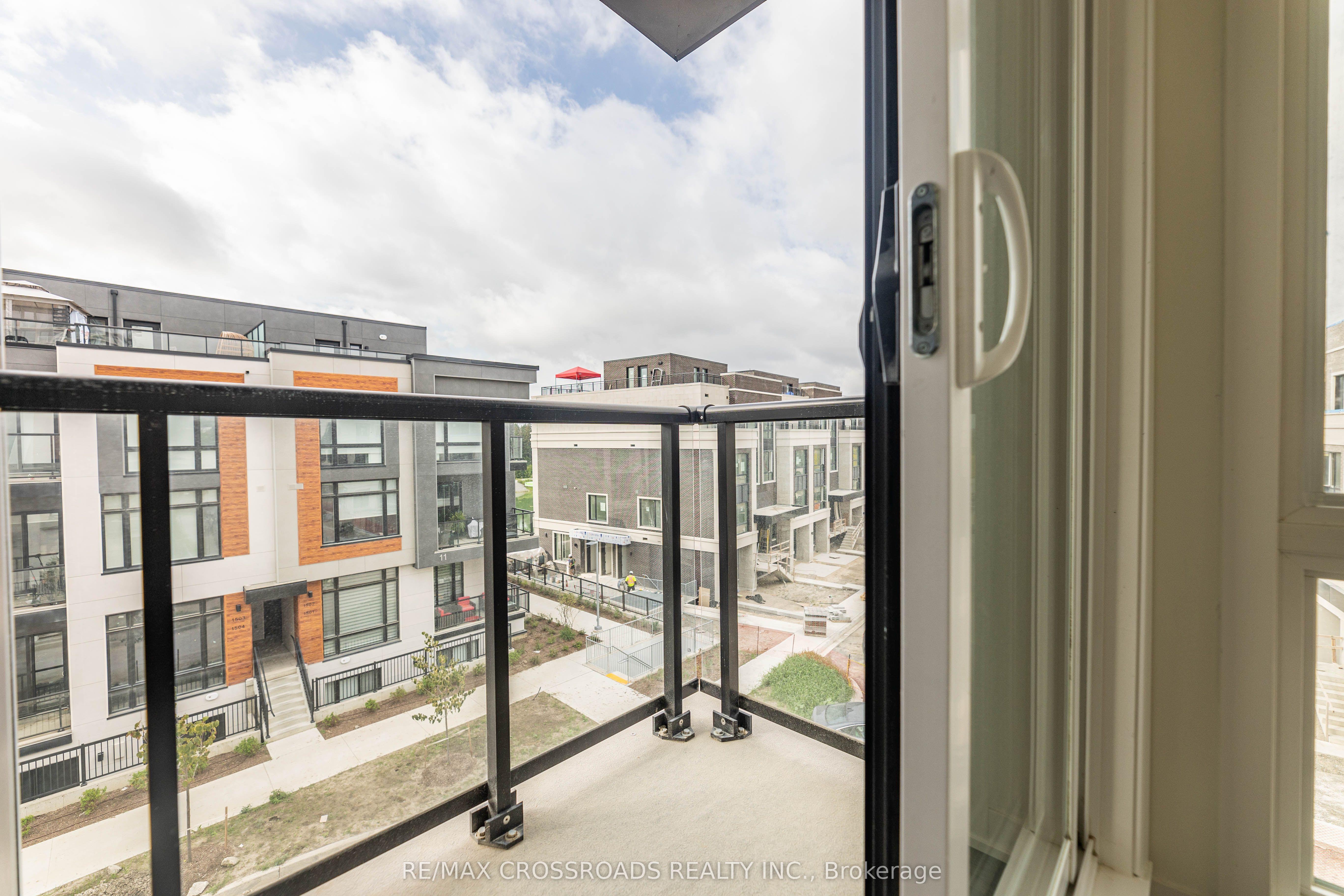 10 David Eyer Road E, #1203