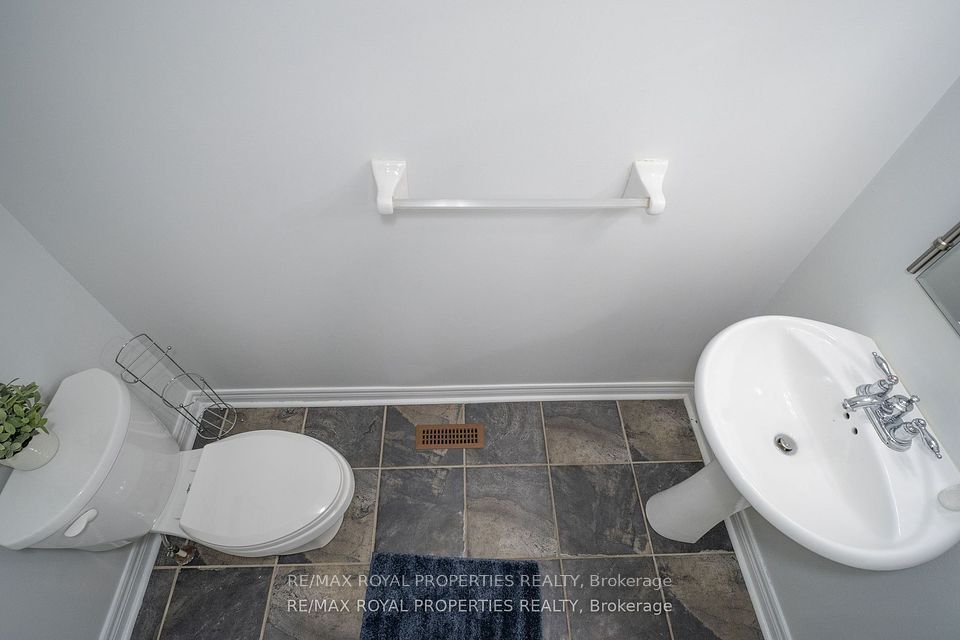 https://trreb-image.ampre.ca/bhDA4spuPo_2lUNEAKAriRhOX_ZOEJtYWFbIAwIECnw/rs:fit:960:960/wm:.5:so:0:50:.4/wmsh:10/wmt:PHNwYW4gZm9yZWdyb3VuZD0nd2hpdGUnIGZvbnQ9JzY4Jz5SRS9NQVggUk9ZQUwgUFJPUEVSVElFUyBSRUFMVFksIEJyb2tlcmFnZTwvc3Bhbj4/L3RycmViL2xpc3RpbmdzLzQwLzc3LzY4Lzk1L3AvNjZjYTFmM2EtYmE3Yy00ZTJkLThhMDAtYzI4YmFjNDI5ZmIyLmpwZw.jpg