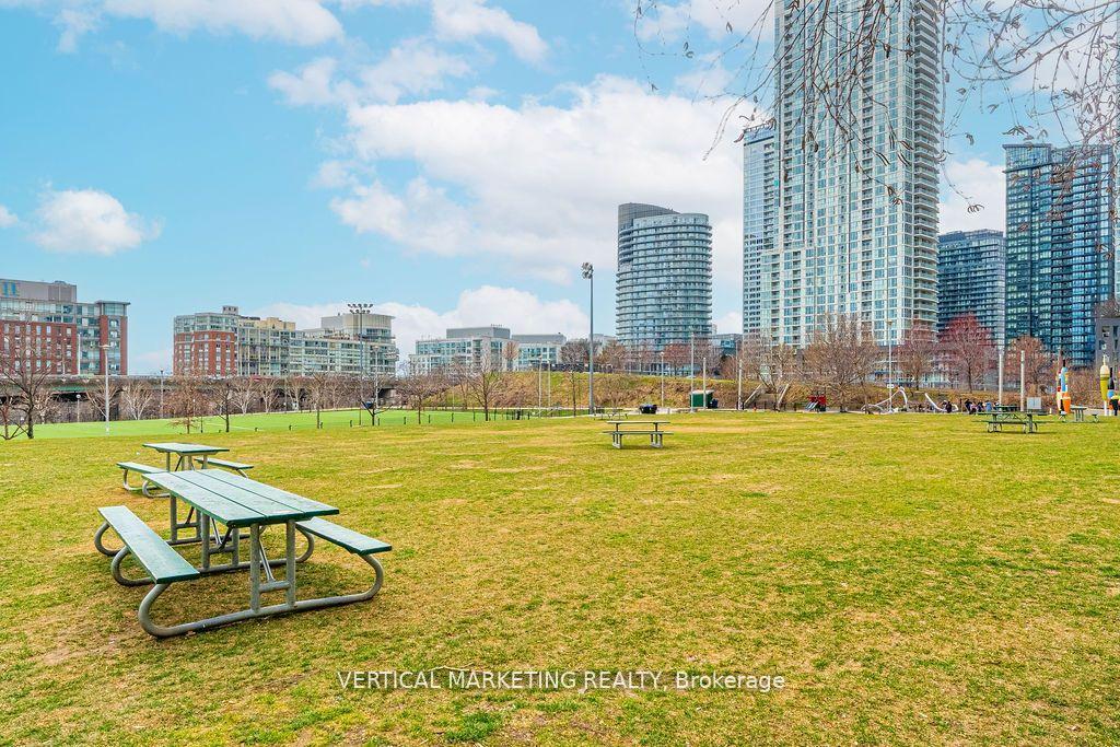 2 Bedrooms Condo at 11 Brunel, Toronto For sale