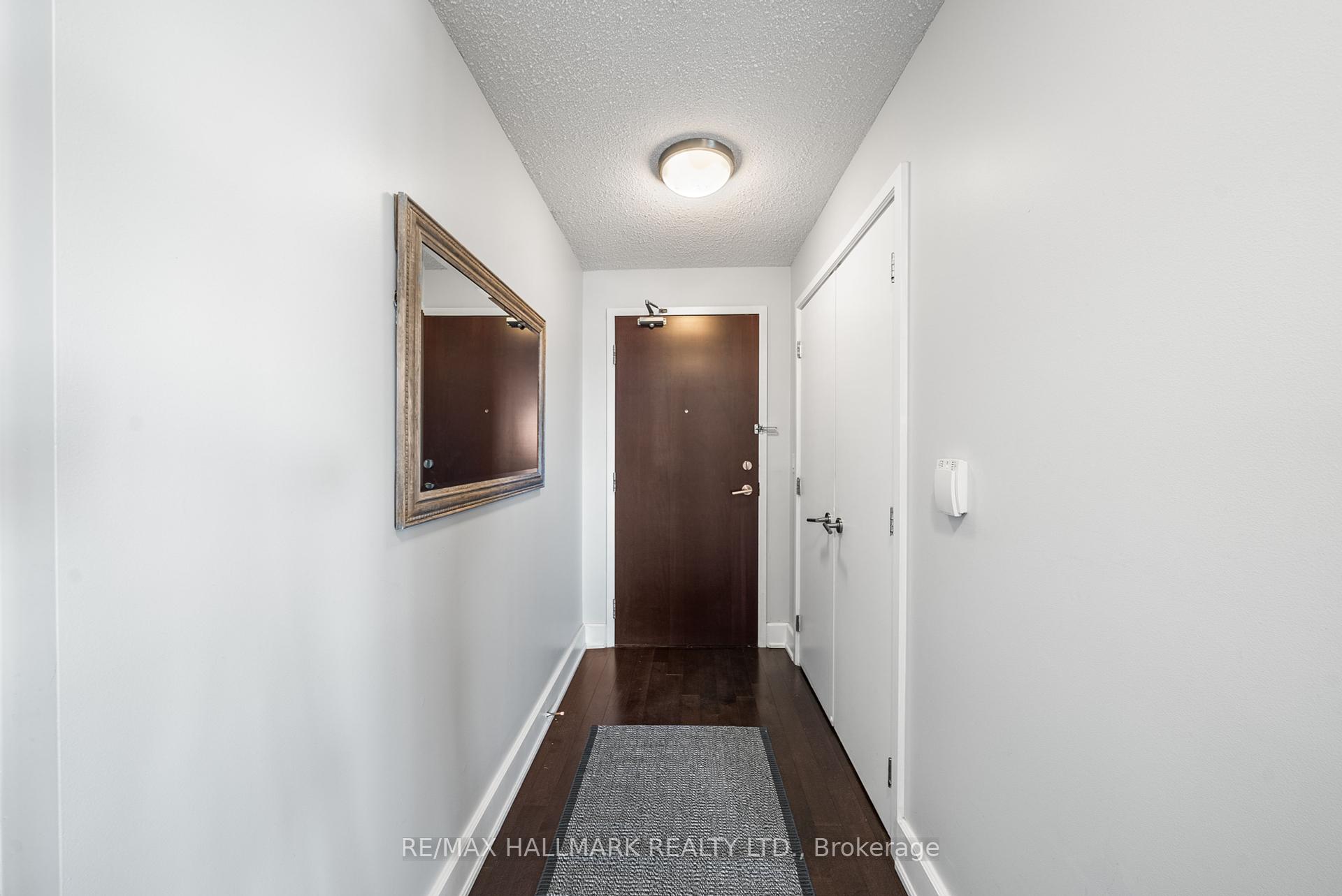 2 Bedrooms Condo at 676 Sheppard, Toronto For sale