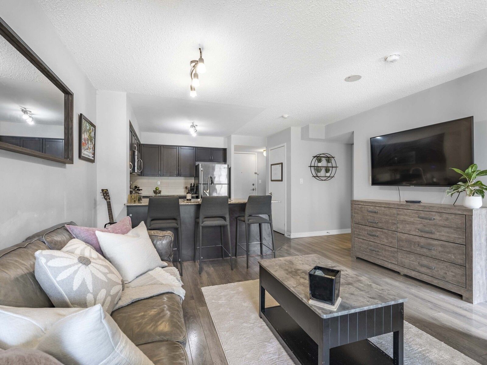816 Lansdowne Avenue 114