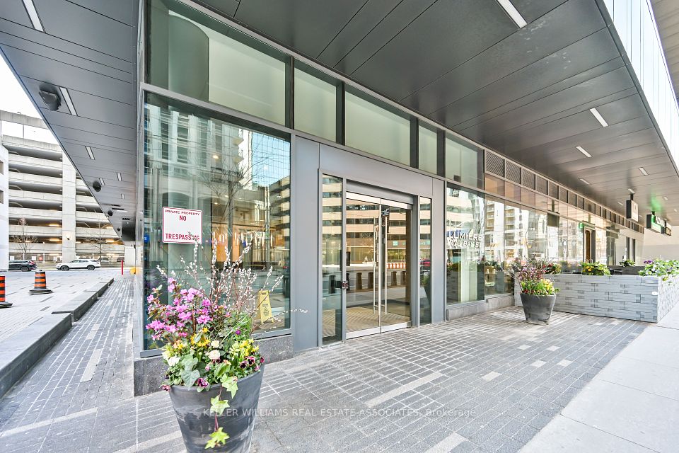 #PH201 - 770 Bay Street, Toronto, ON M5G 0A6