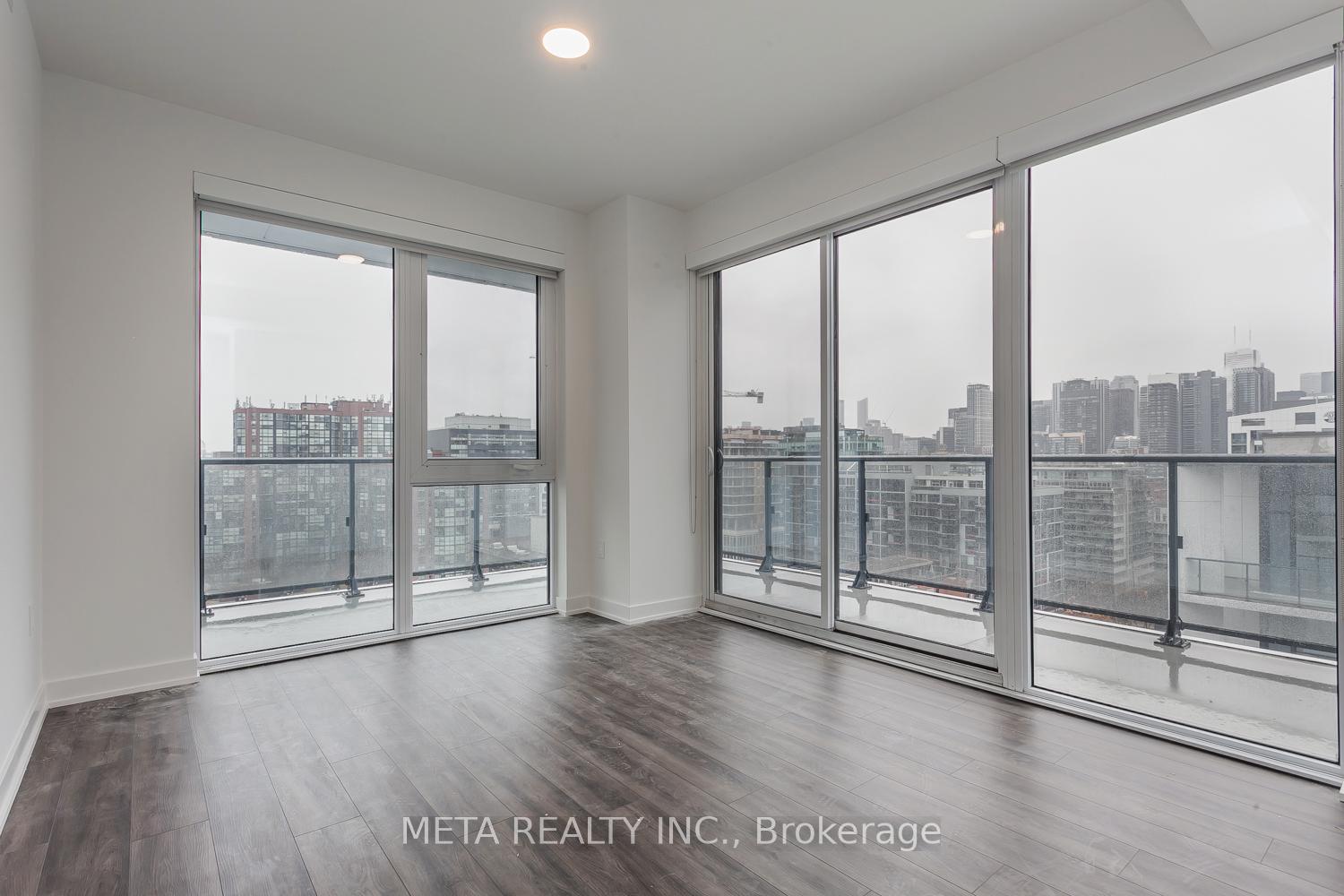 2 Bedrooms Condo at 9 Tecumseth, Toronto For sale