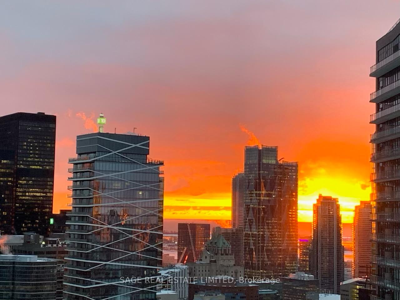 2 Bedrooms Condo at 290 Adelaide, Toronto For sale