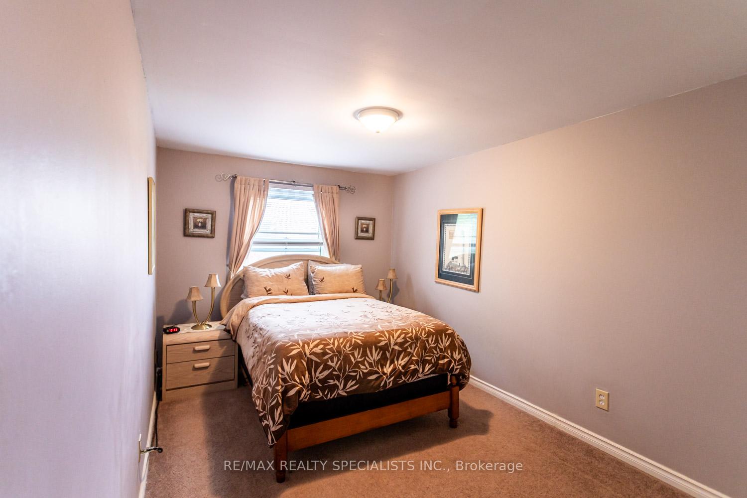 5 Bedrooms Condo at 405 Hyacinthe, Mississauga For sale