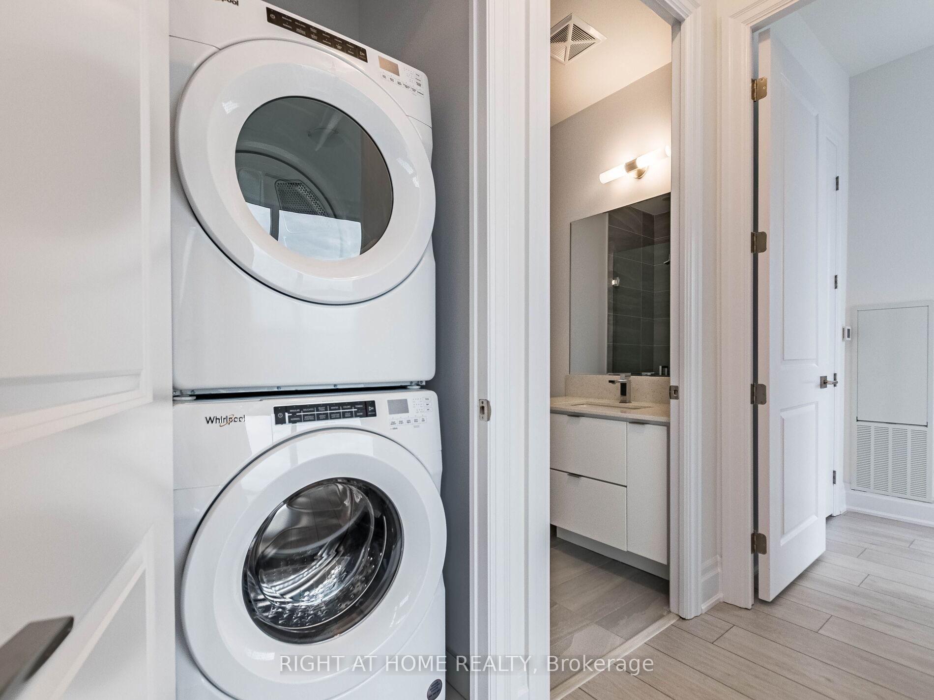 2 Bedrooms Condo at 30 Elm,  Mississauga For sale