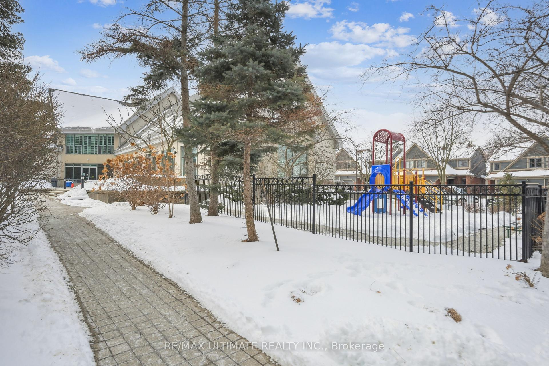 2 Bedrooms Condo at 2177 Burnhamthorpe, Mississauga For sale