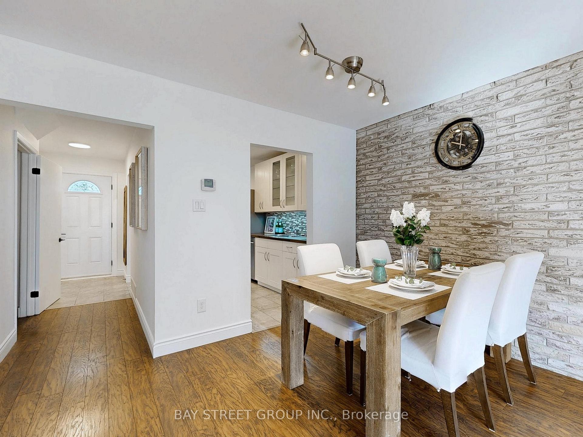 3 Bedrooms Condo at 89 Rameau, Toronto For sale