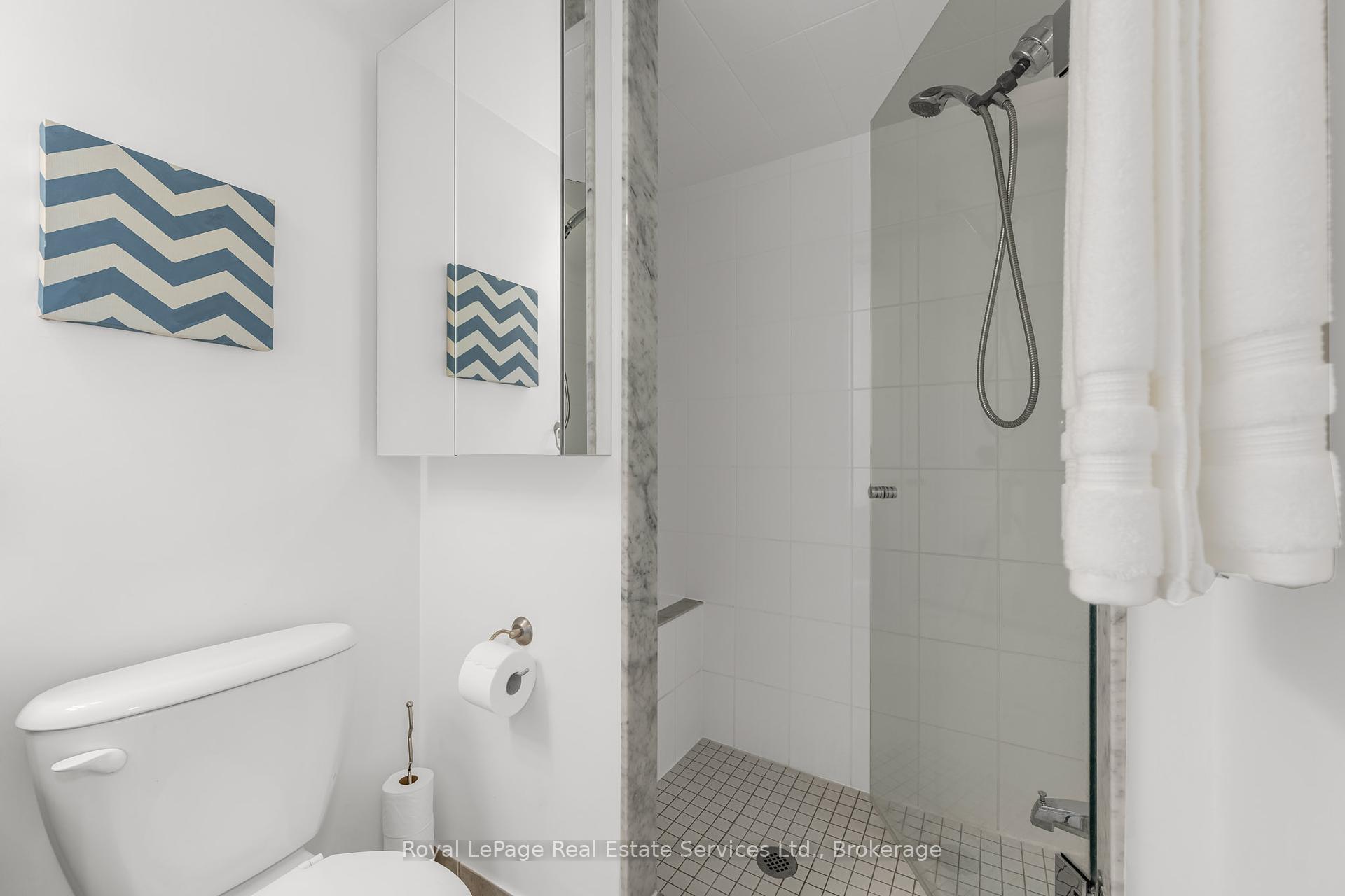 2 Bedrooms Condo at 2391 Central Park, Oakville For sale