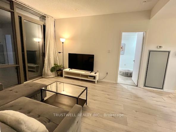 2 Bedrooms Condo at 38 Grenville, Toronto For sale