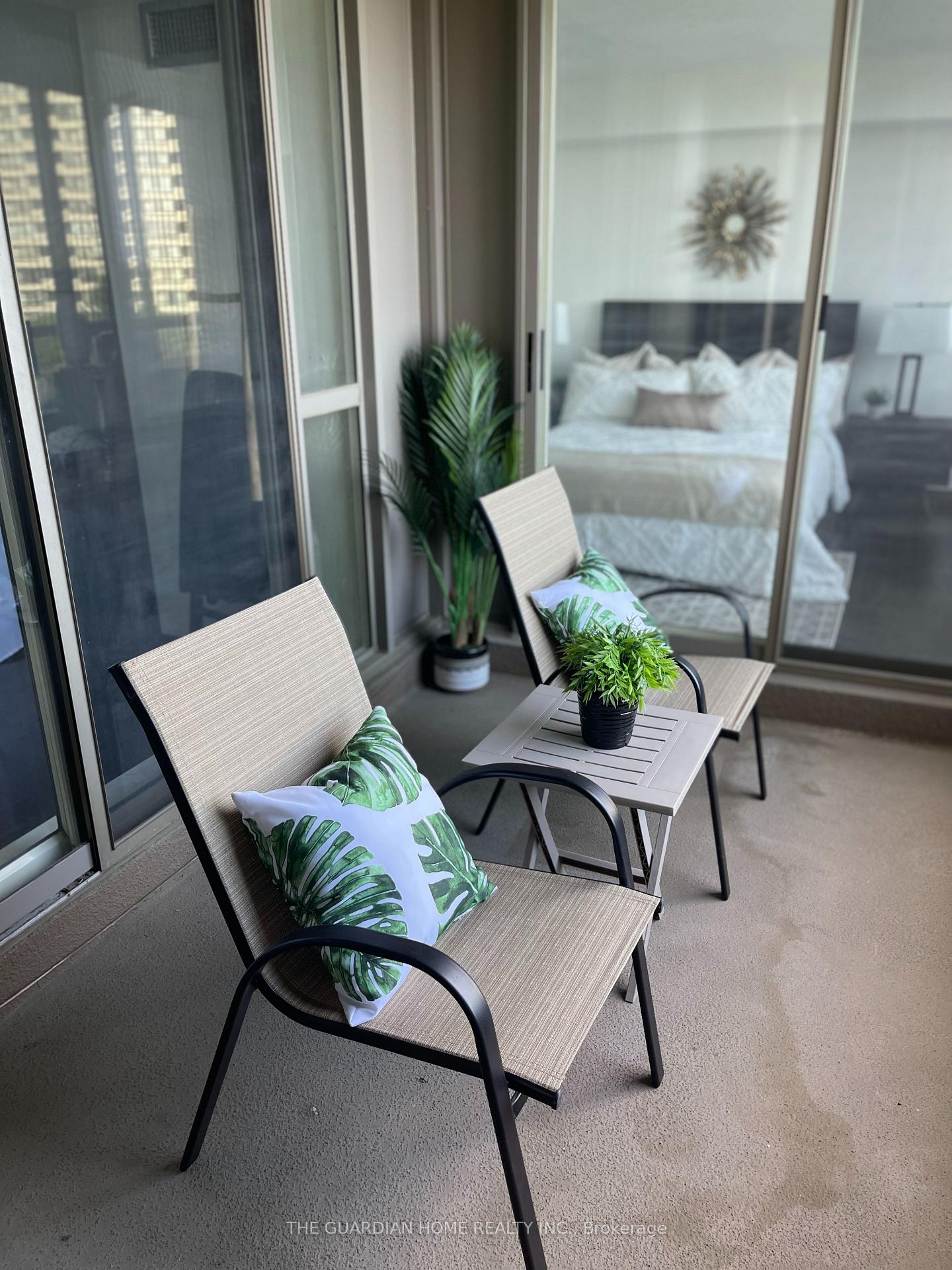 3 Bedrooms Condo at 175 bamburgh, Toronto For sale