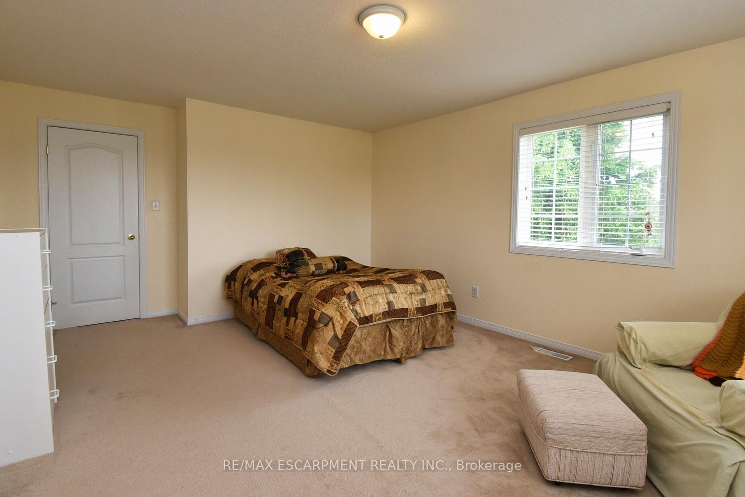 3 Bedrooms Condo at 7 Southside, Hamilton For sale