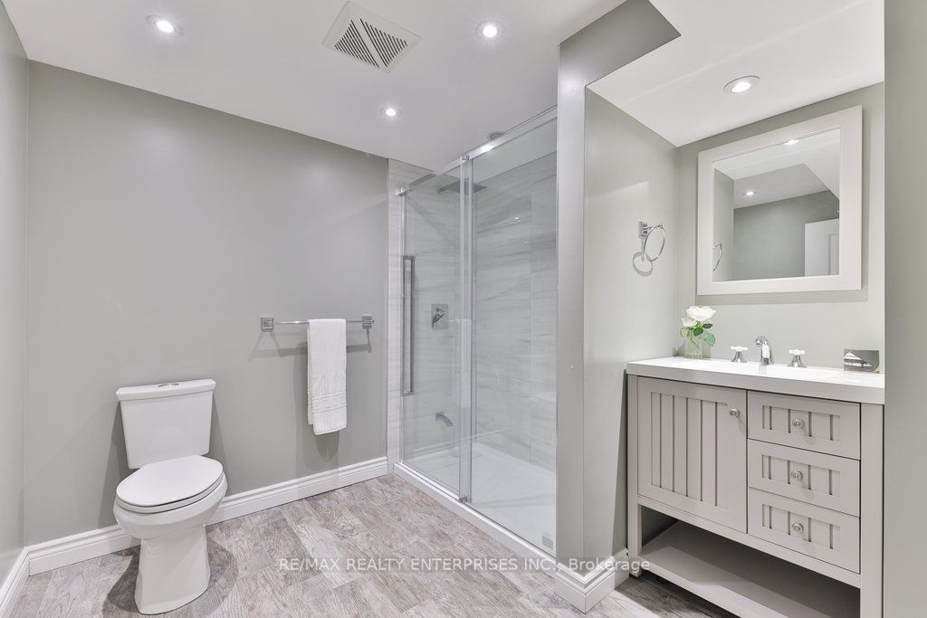 1076 Red Pine Crescent