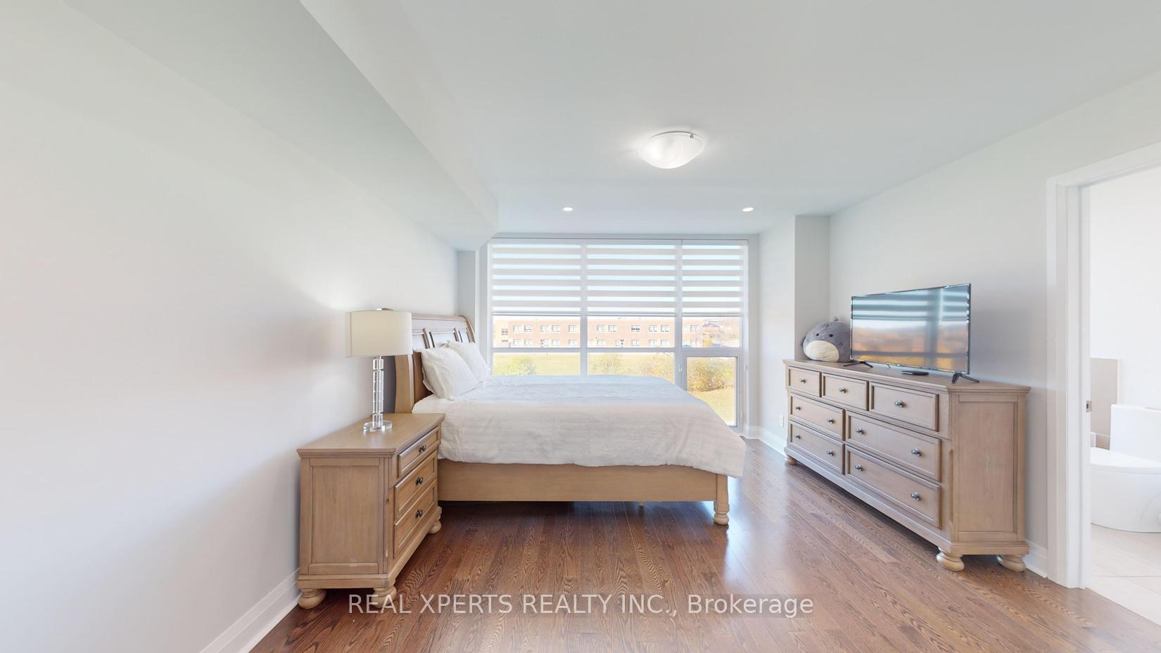 4 Bedrooms Condo at 90 Little Creek,  Mississauga For sale