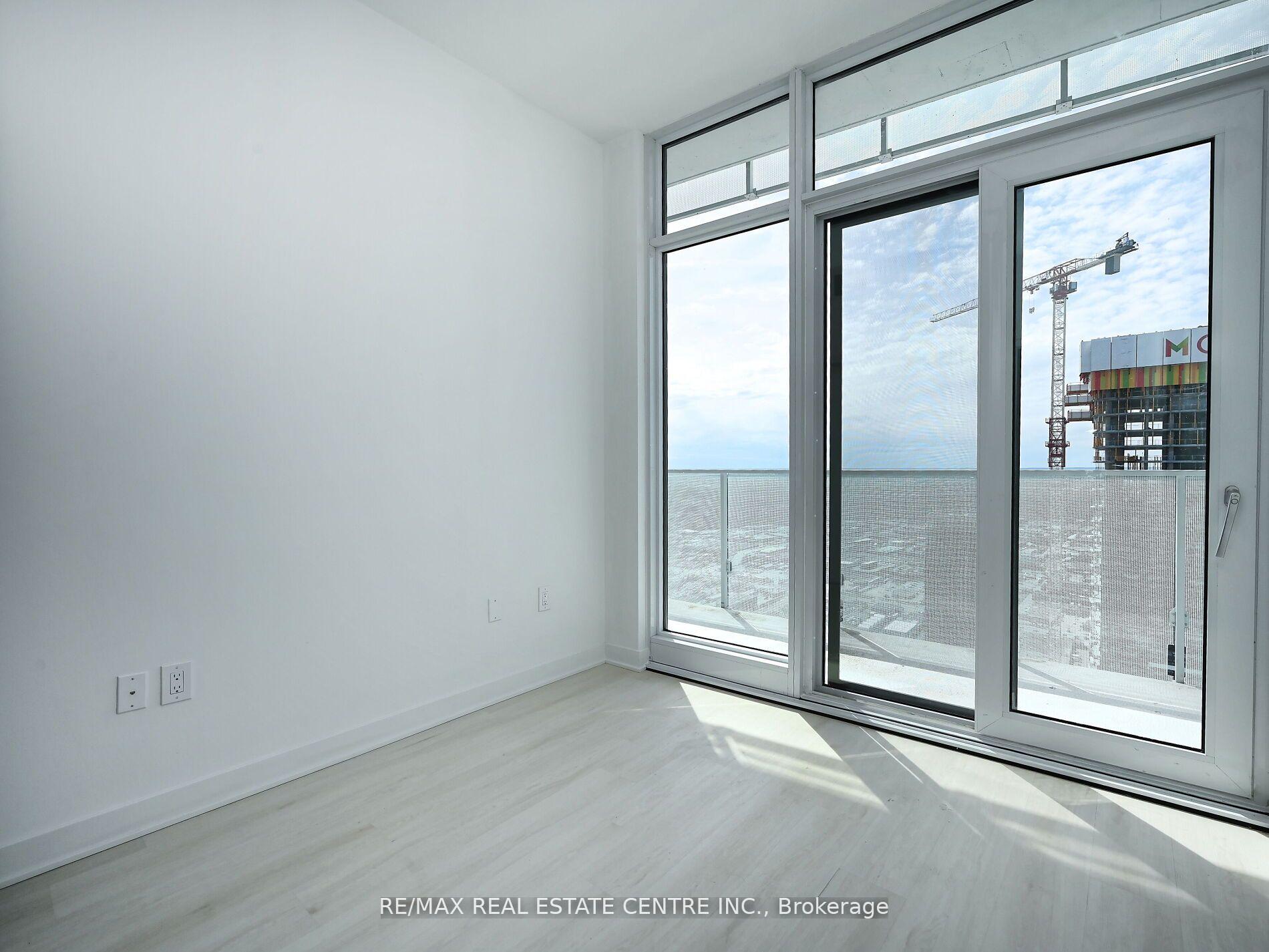 3 Bedrooms Condo at 3900 Confederation, Mississauga For sale