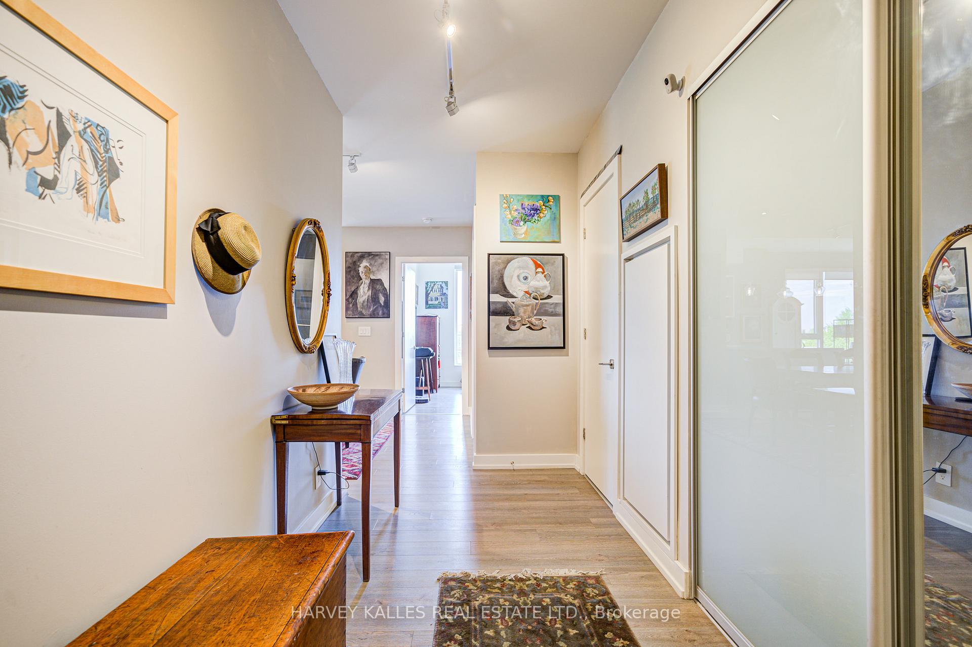 2 Bedrooms Condo at 6 Parkwood, Toronto For sale