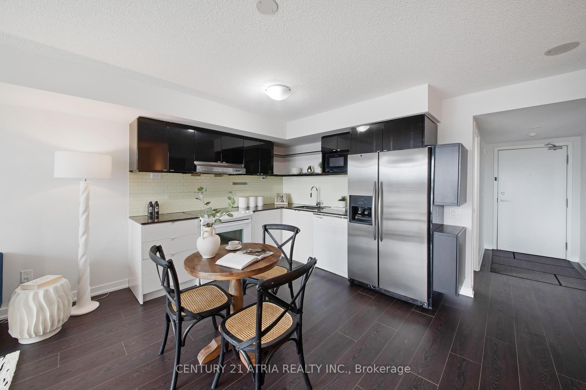 2 Bedrooms Condo at 121 Mcmahon, Toronto For sale
