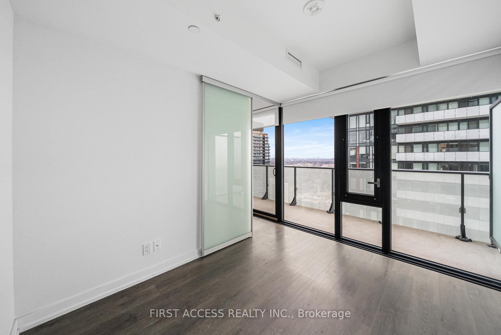 2 Bedrooms Condo at 161 Roehampton,  Toronto For sale