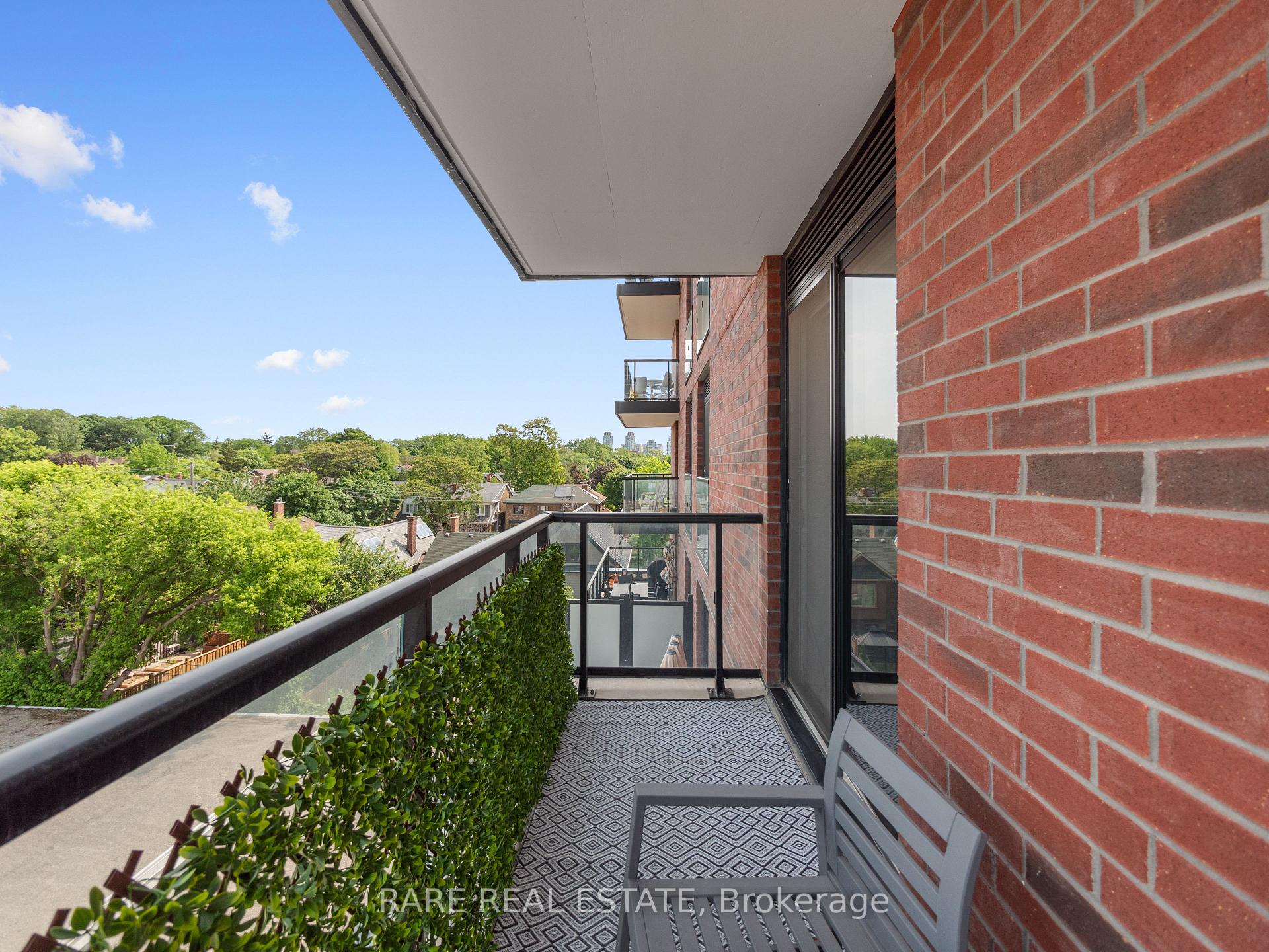 3 Bedrooms Condo at 185 Alberta, Toronto For sale