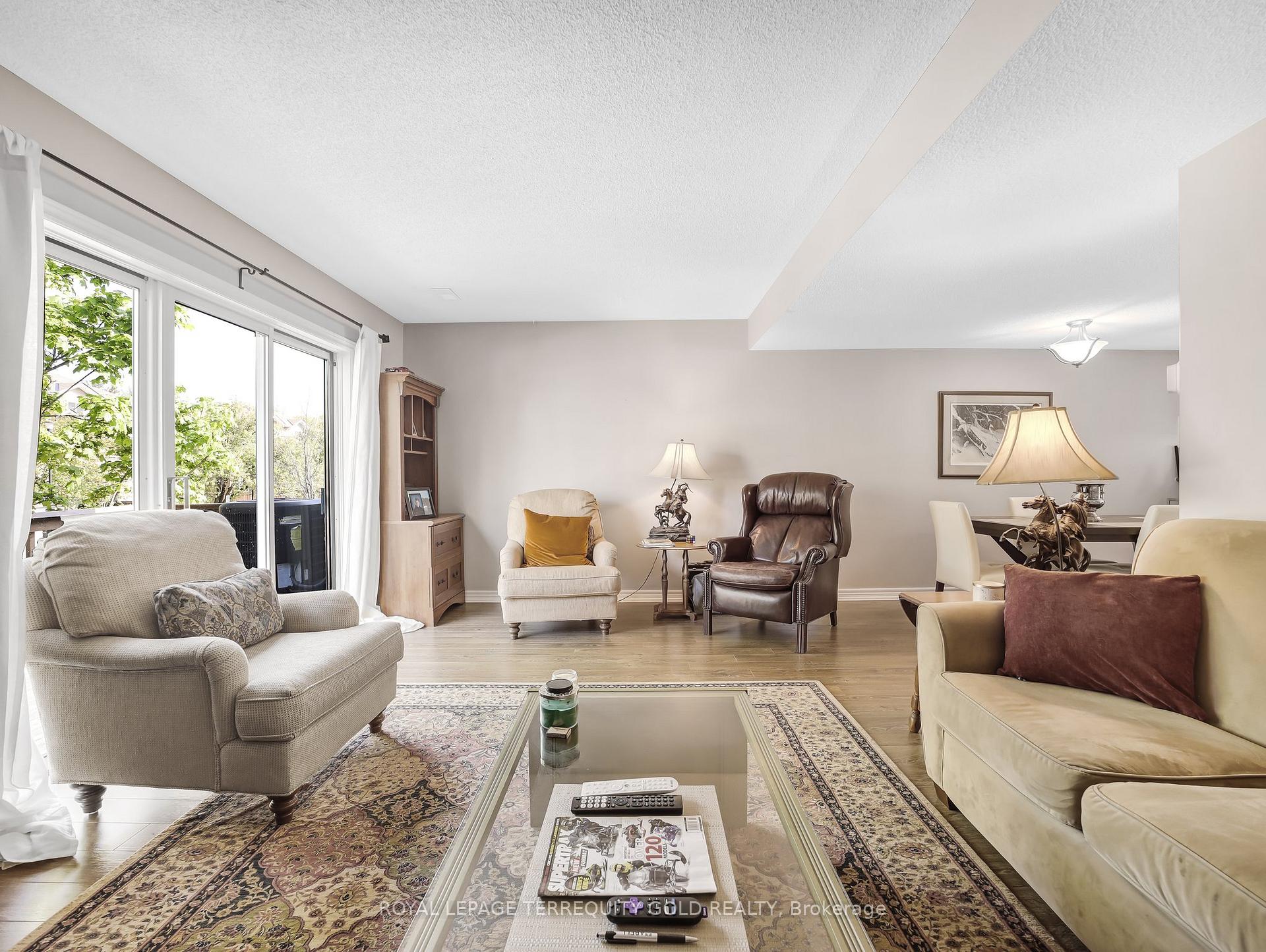 3 Bedrooms Condo at 4045 Upper Middle, Burlington For sale