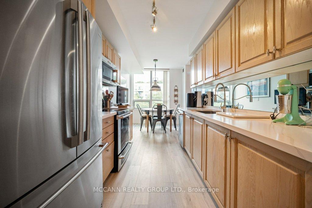 2 Bedrooms Condo at 18 William Carson, Toronto For sale