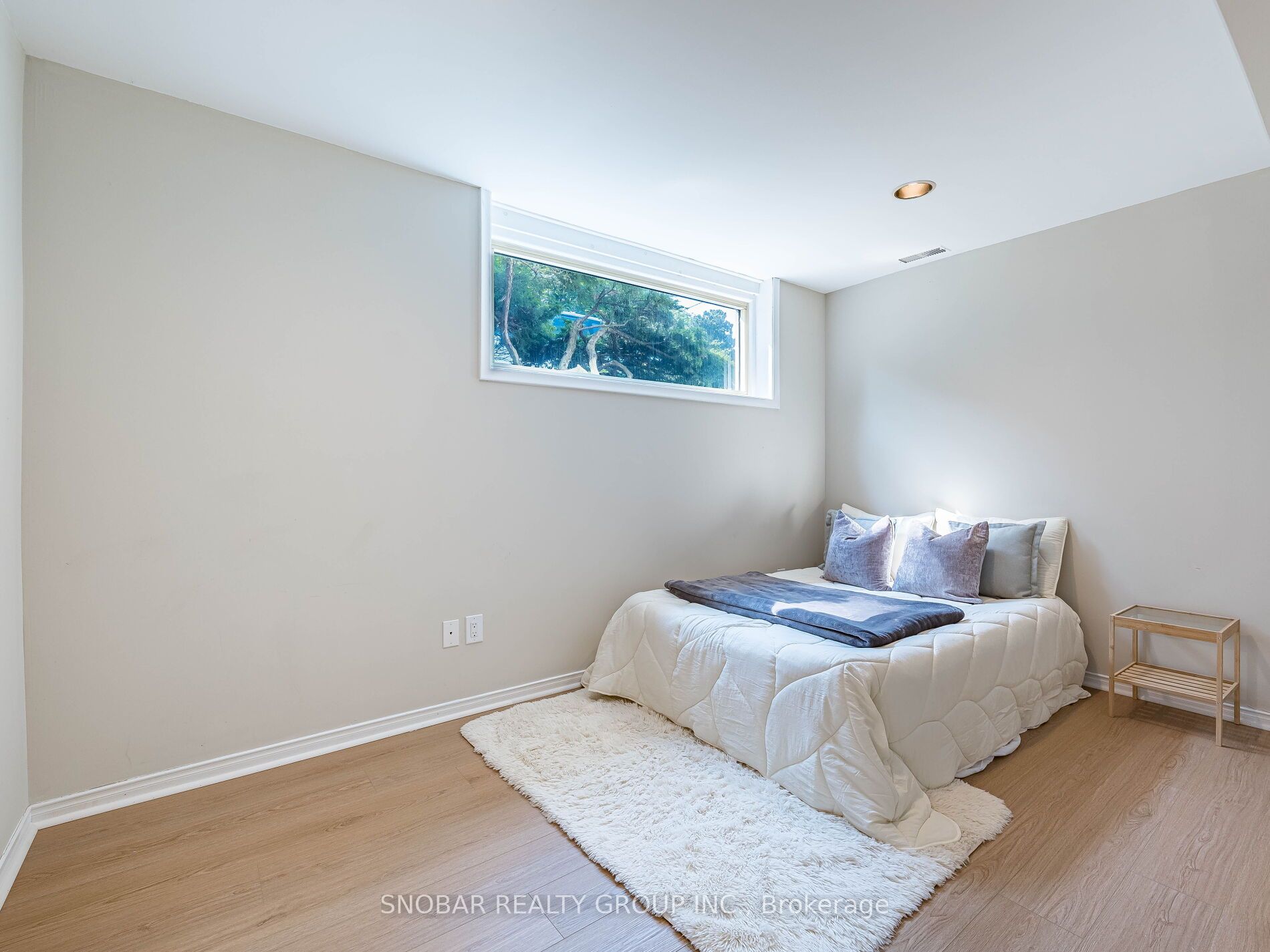3208 Flynn Crescent