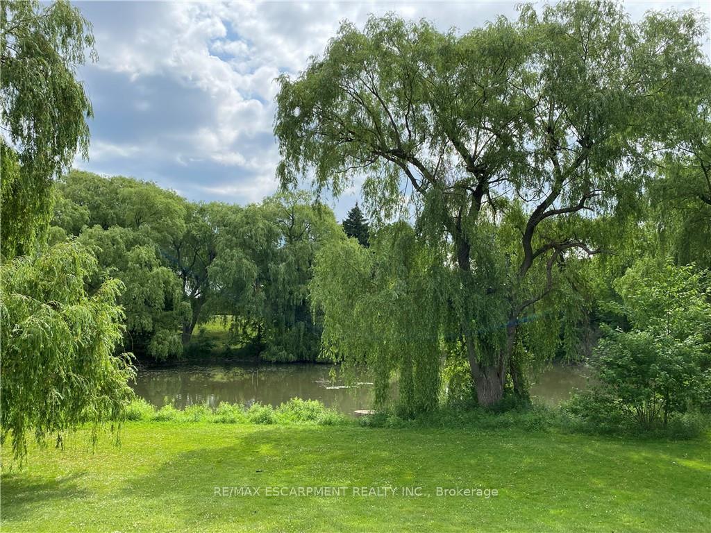 2 Bedrooms Condo at 1 Szollosy, Hamilton For sale