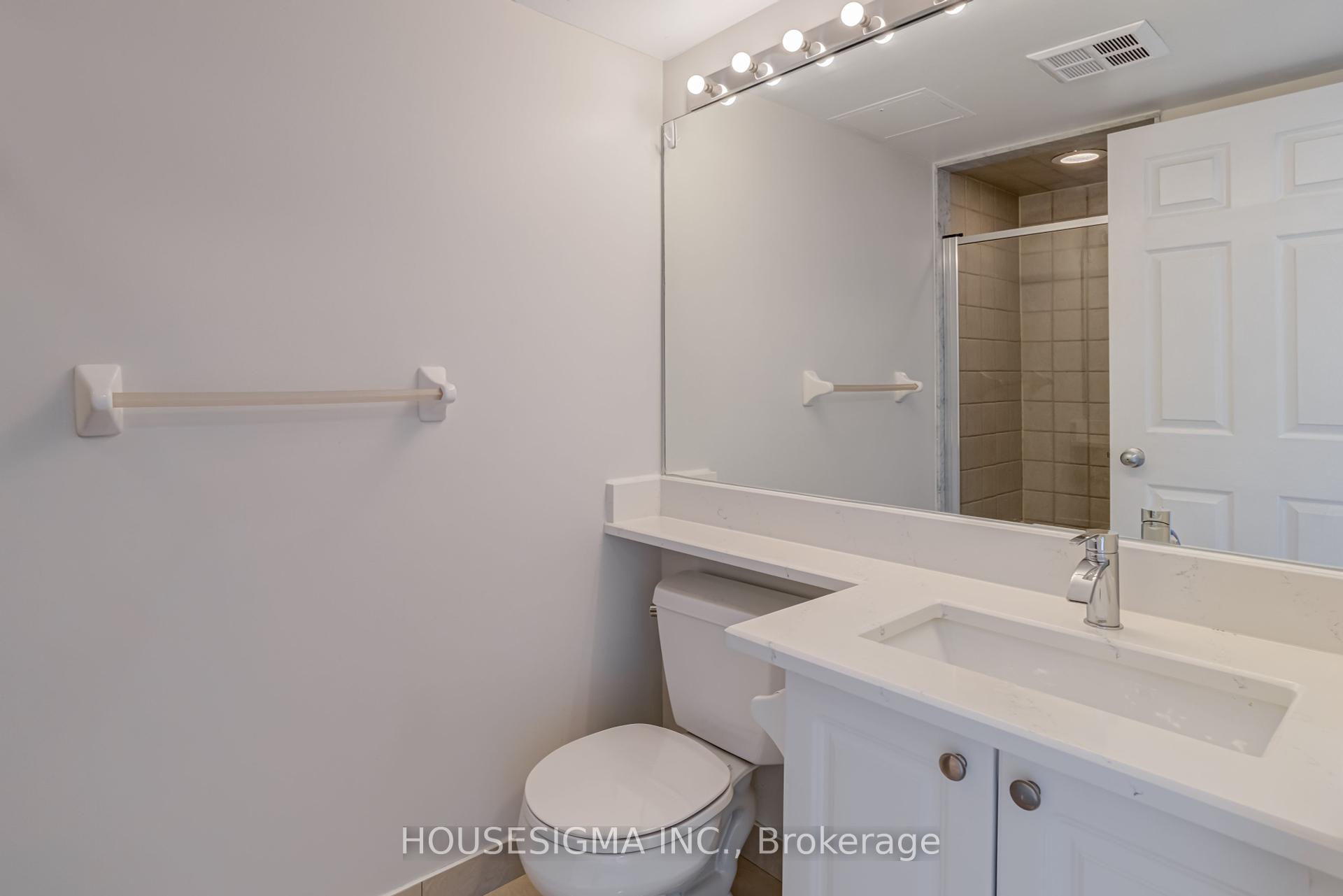2 Bedrooms Condo at 28 Harrison Garden, Toronto For sale
