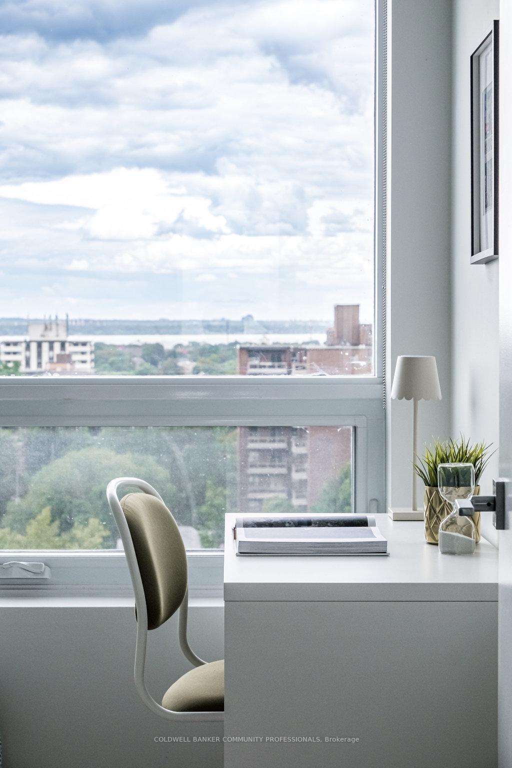 2 Bedrooms Condo at 467 Charlton, Hamilton For sale