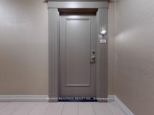2 Bedrooms Condo at 225 Webb, Mississauga For sale