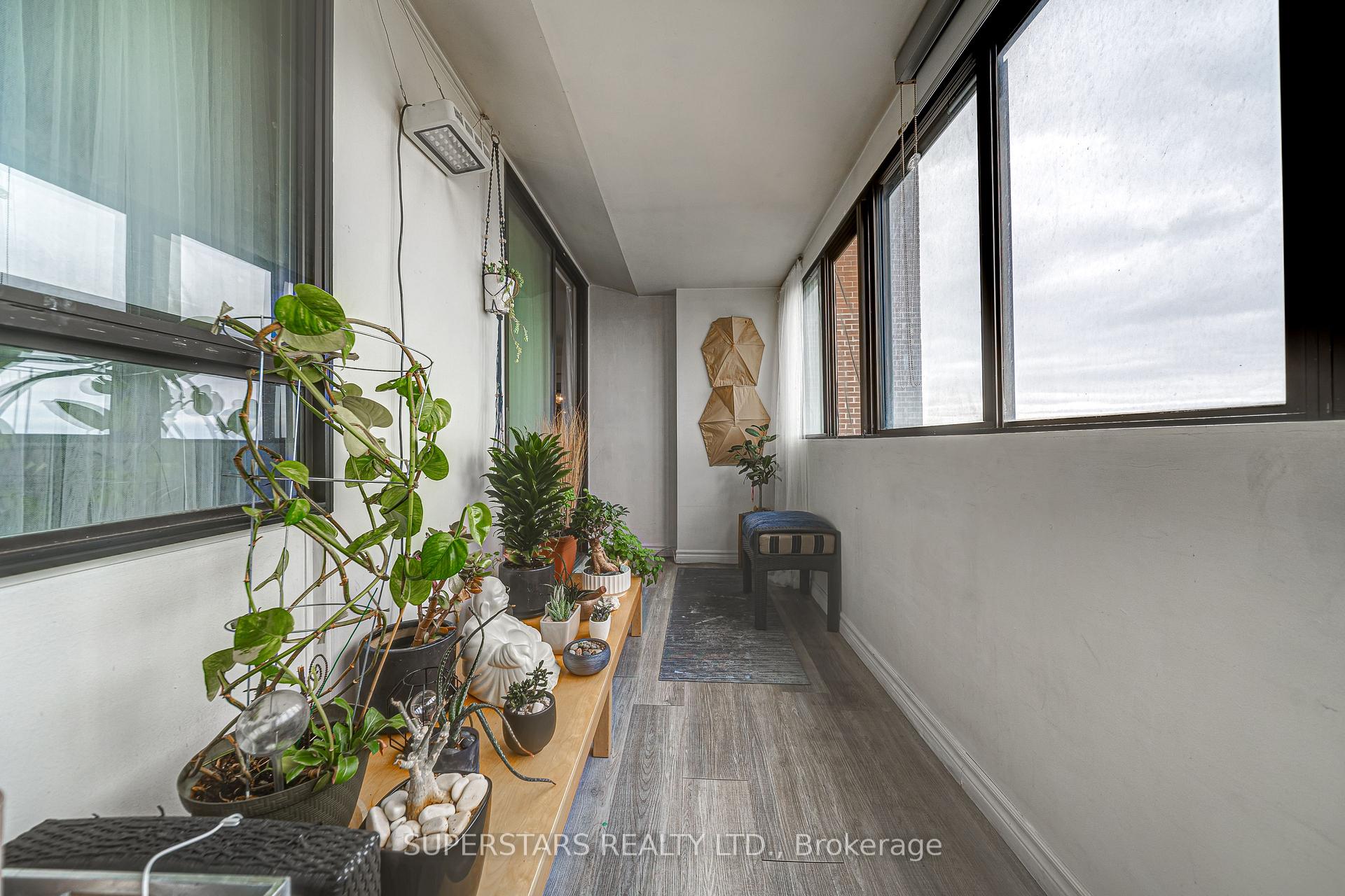 2 Bedrooms Condo at 3 Massey, Toronto For sale