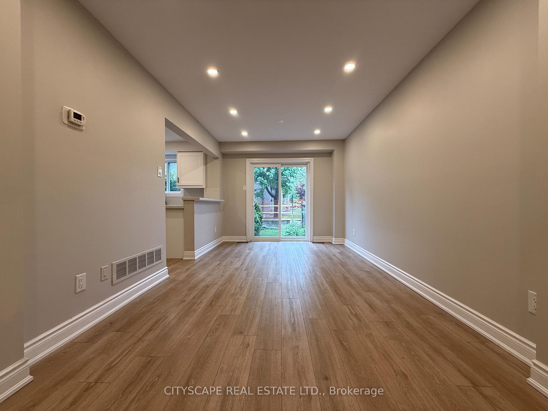 4 Bedrooms Condo at 5659 Glen Erin, Mississauga For sale