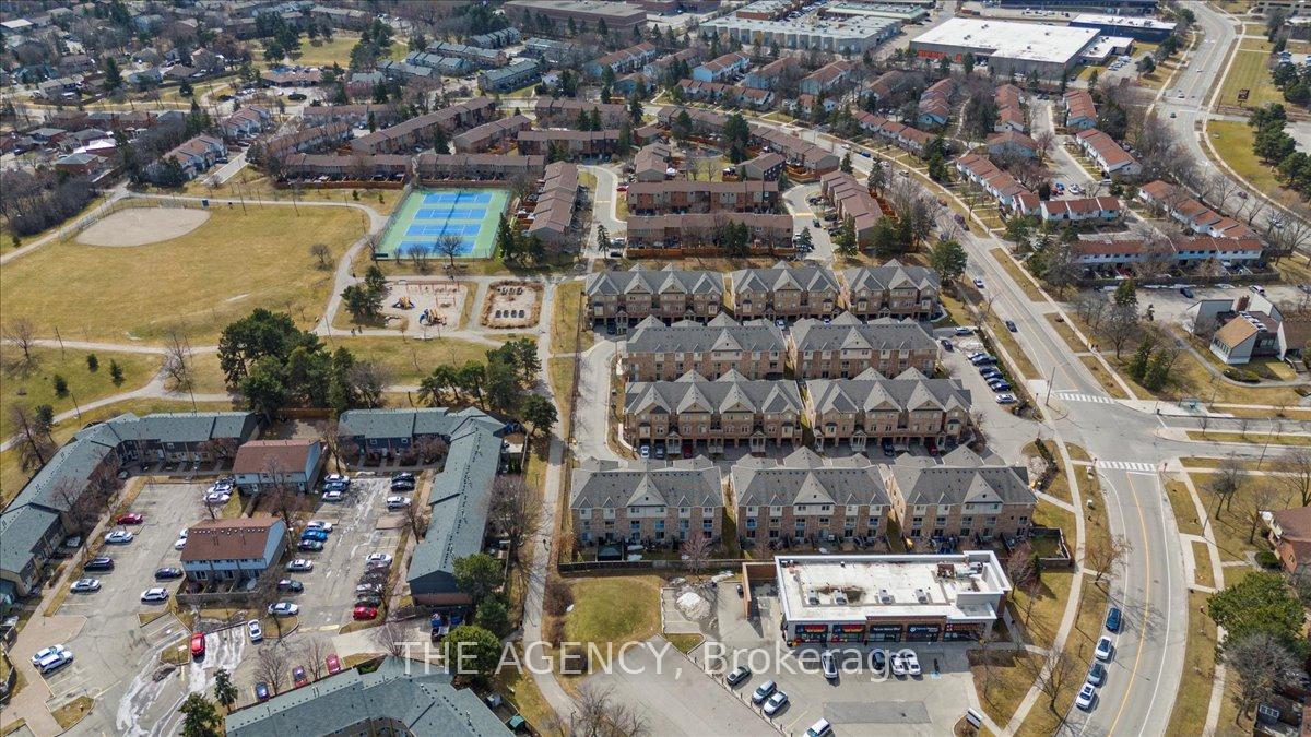 3 Bedrooms Condo at 6625 Falconer, Mississauga For sale