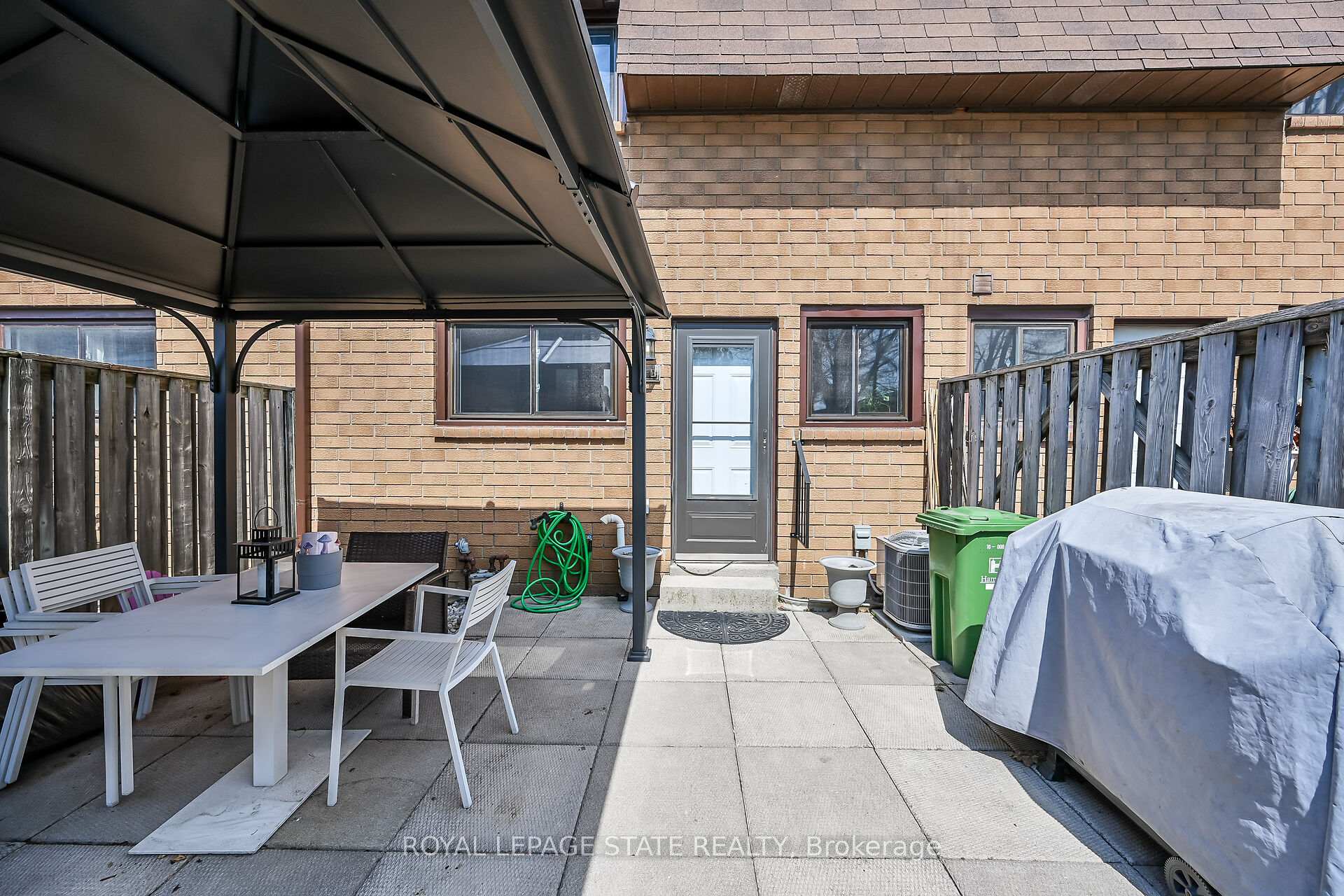 3 Bedrooms Condo at 444 Stone Church, Hamilton For sale