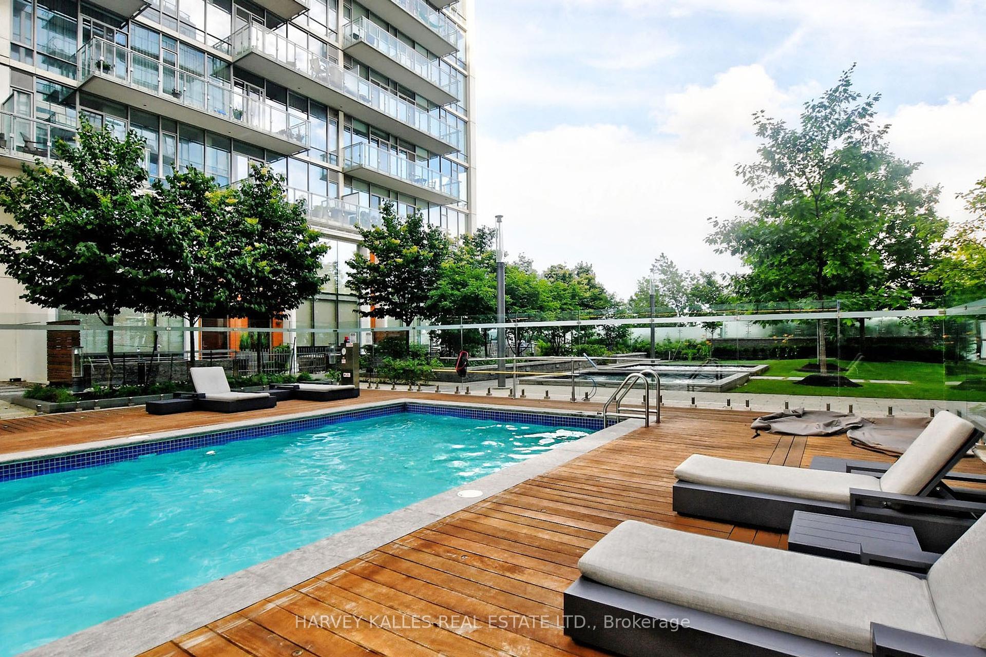 29 Queens Quay N/A E 1006