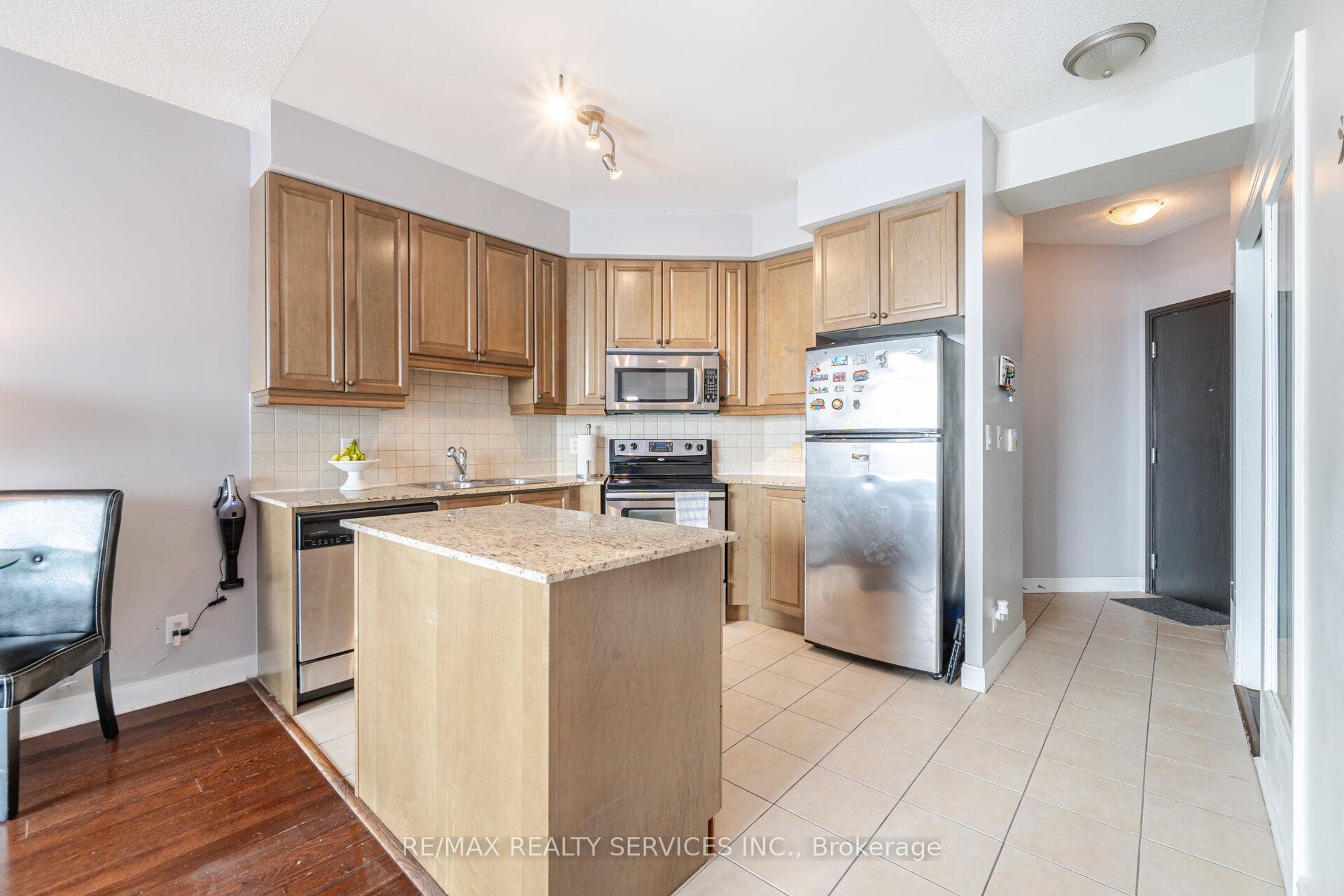 2 Bedrooms Condo at 80 Absolute,  Mississauga For sale
