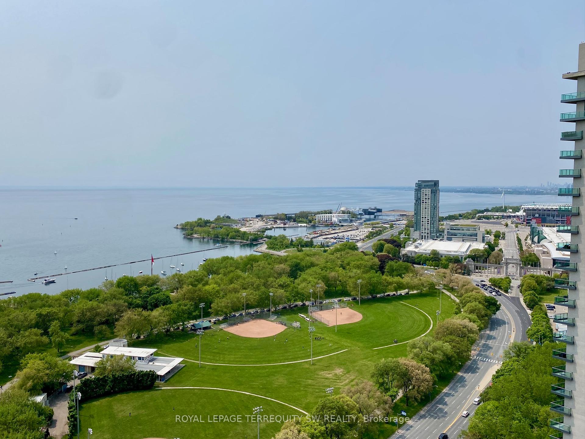 3 Bedrooms Condo at 628 Fleet, Toronto For sale