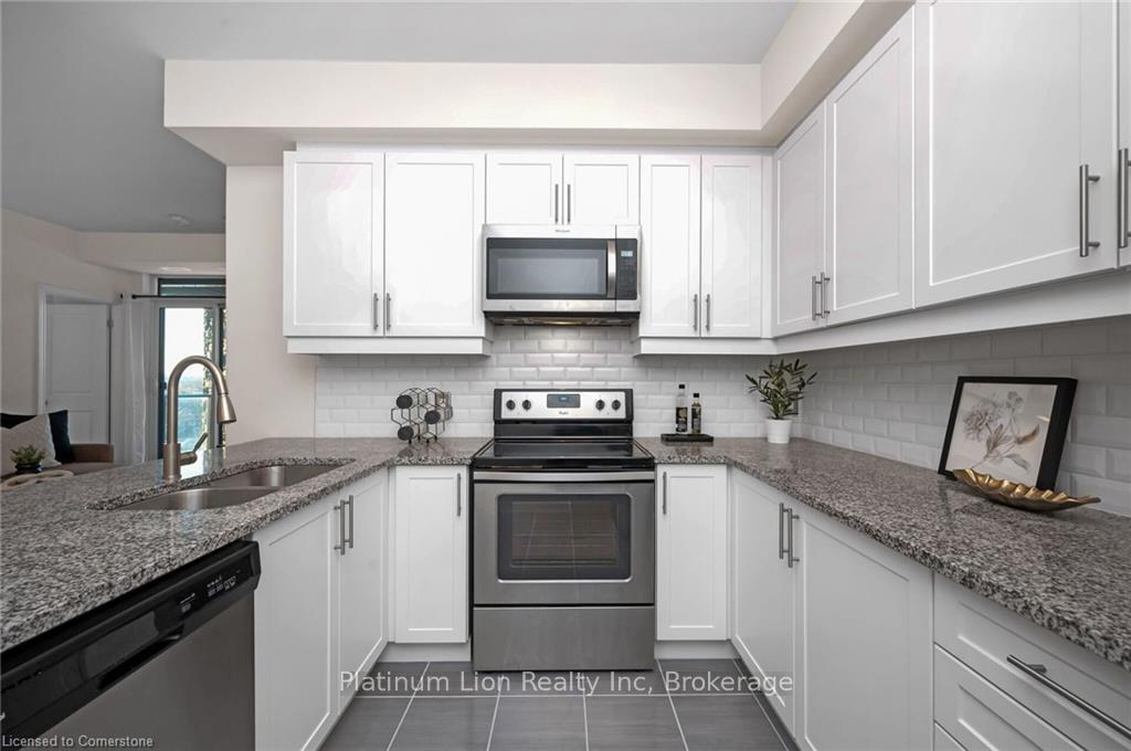2 Bedrooms Condo at 2375 Bronte, Oakville For sale
