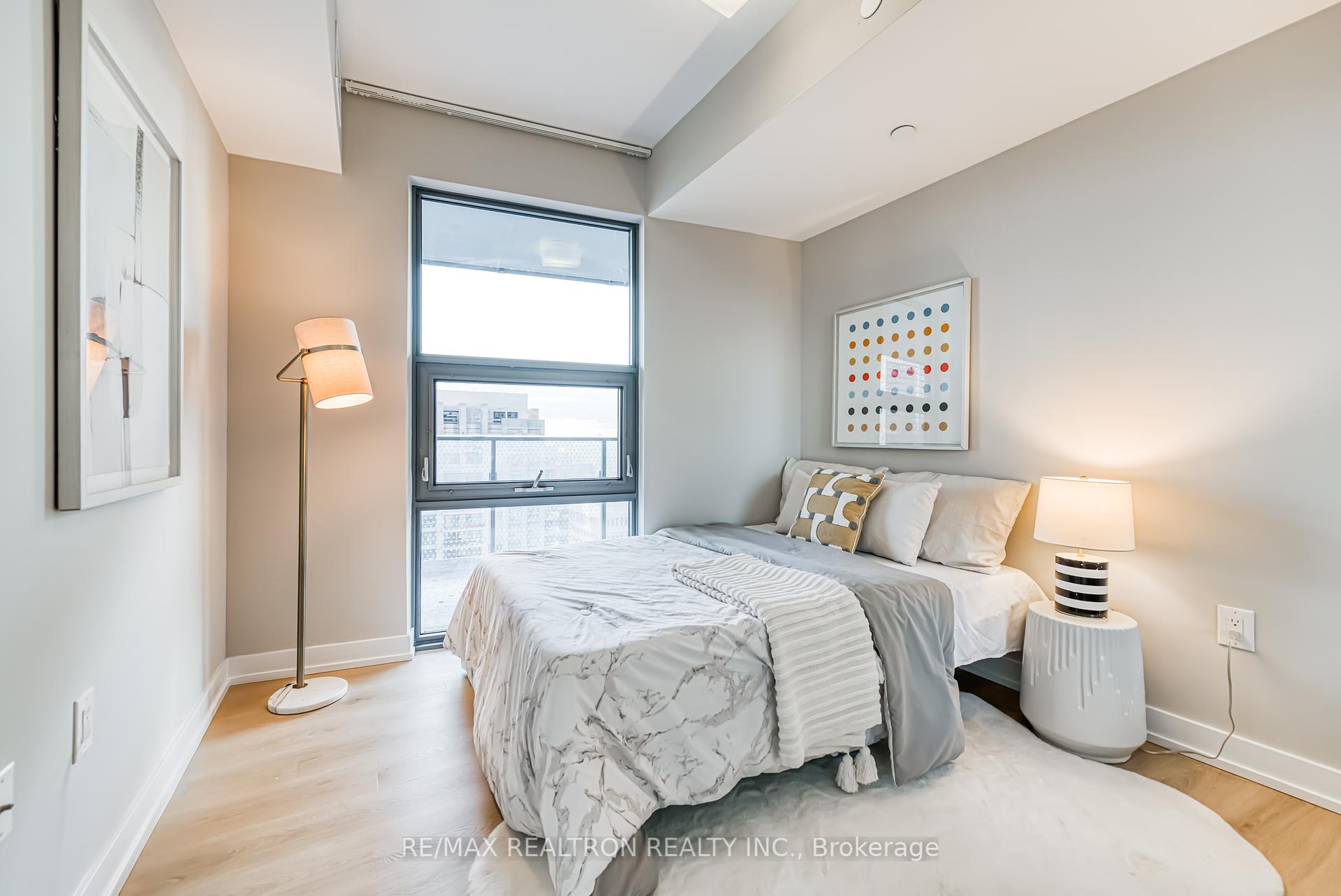 3 Bedrooms Condo at 11 Wellesley, Toronto For sale