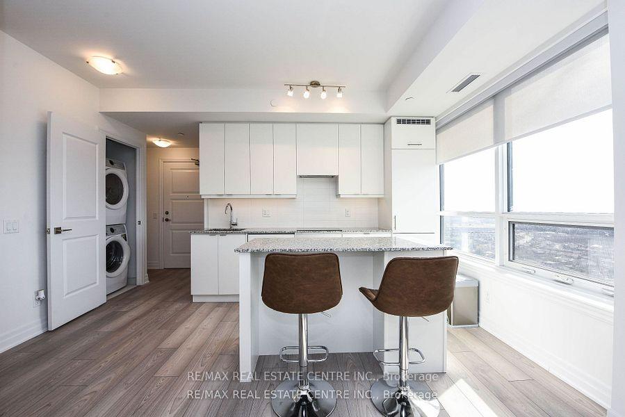 2 Bedrooms Condo at 36 Elm, Mississauga For sale
