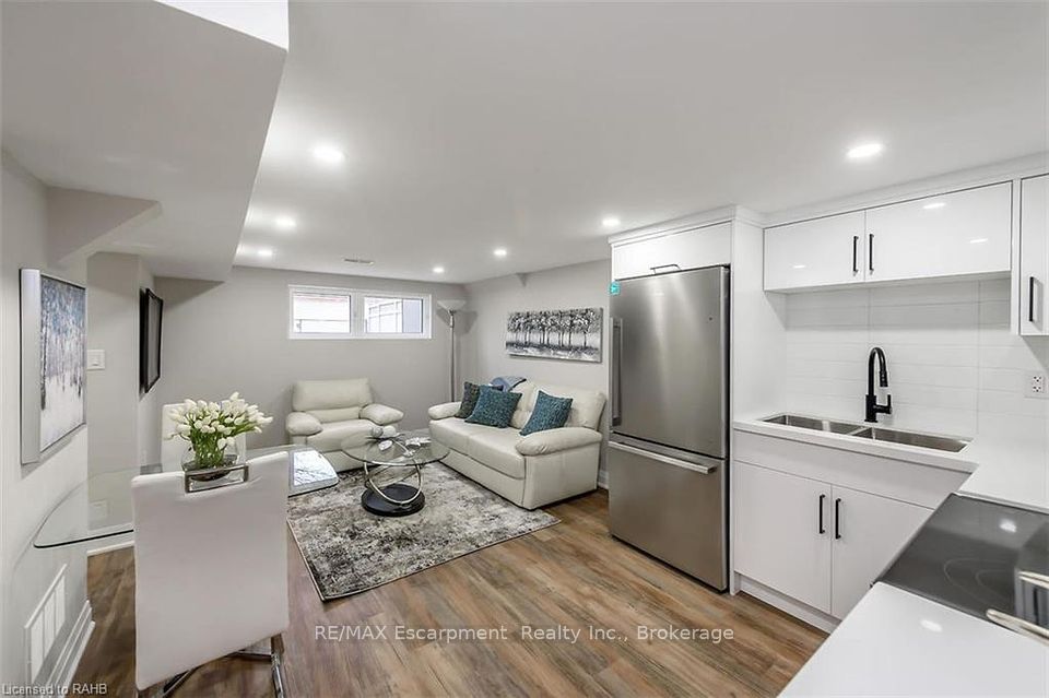 #Lower Unit - 153 East 33rd Street, Hamilton, ON L8V 3T5