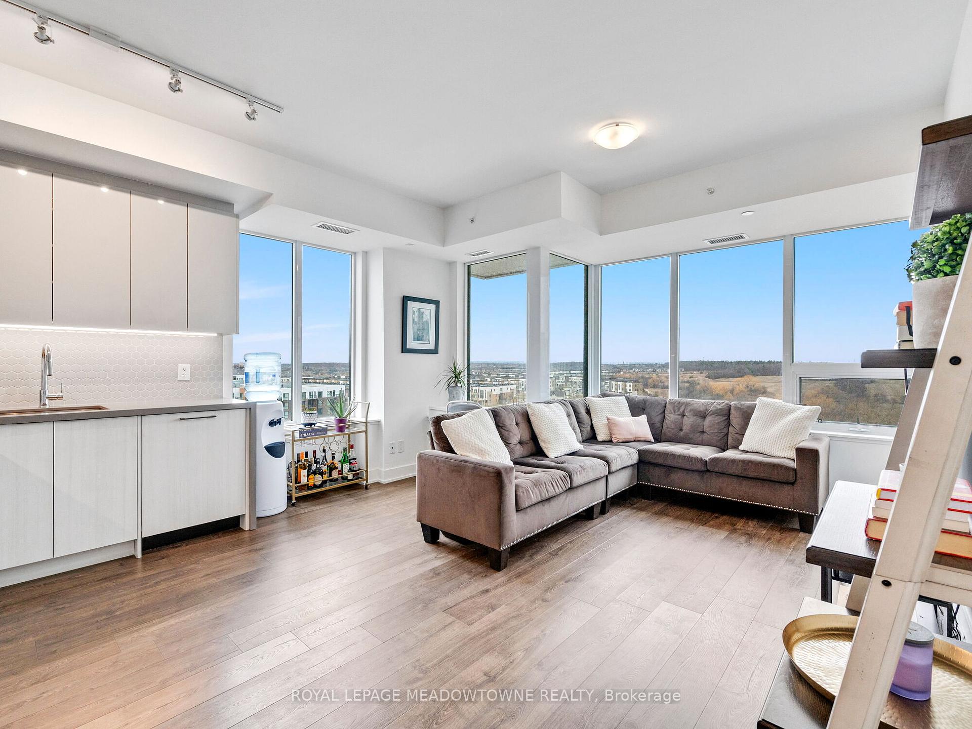 2 Bedrooms Condo at 2489 Taunton, Oakville For sale