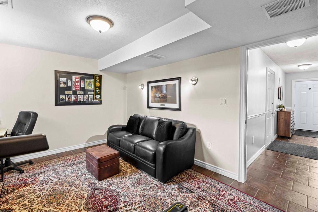 3 Bedrooms Condo at 29 HERITAGE, Hamilton For sale