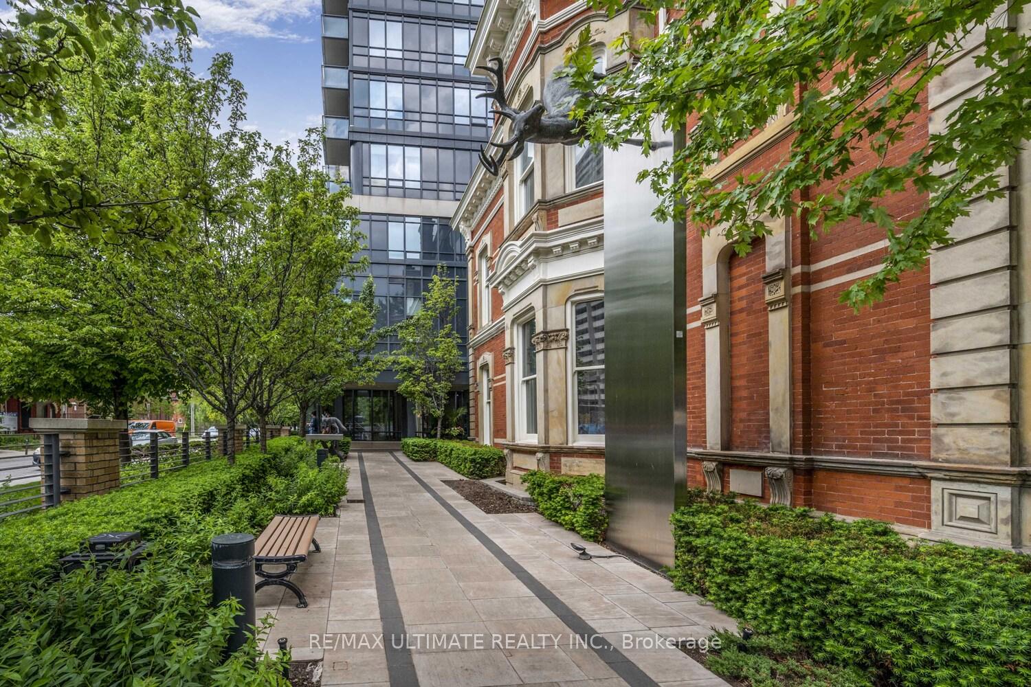 2 Bedrooms Condo at 28 Linden, Toronto For sale