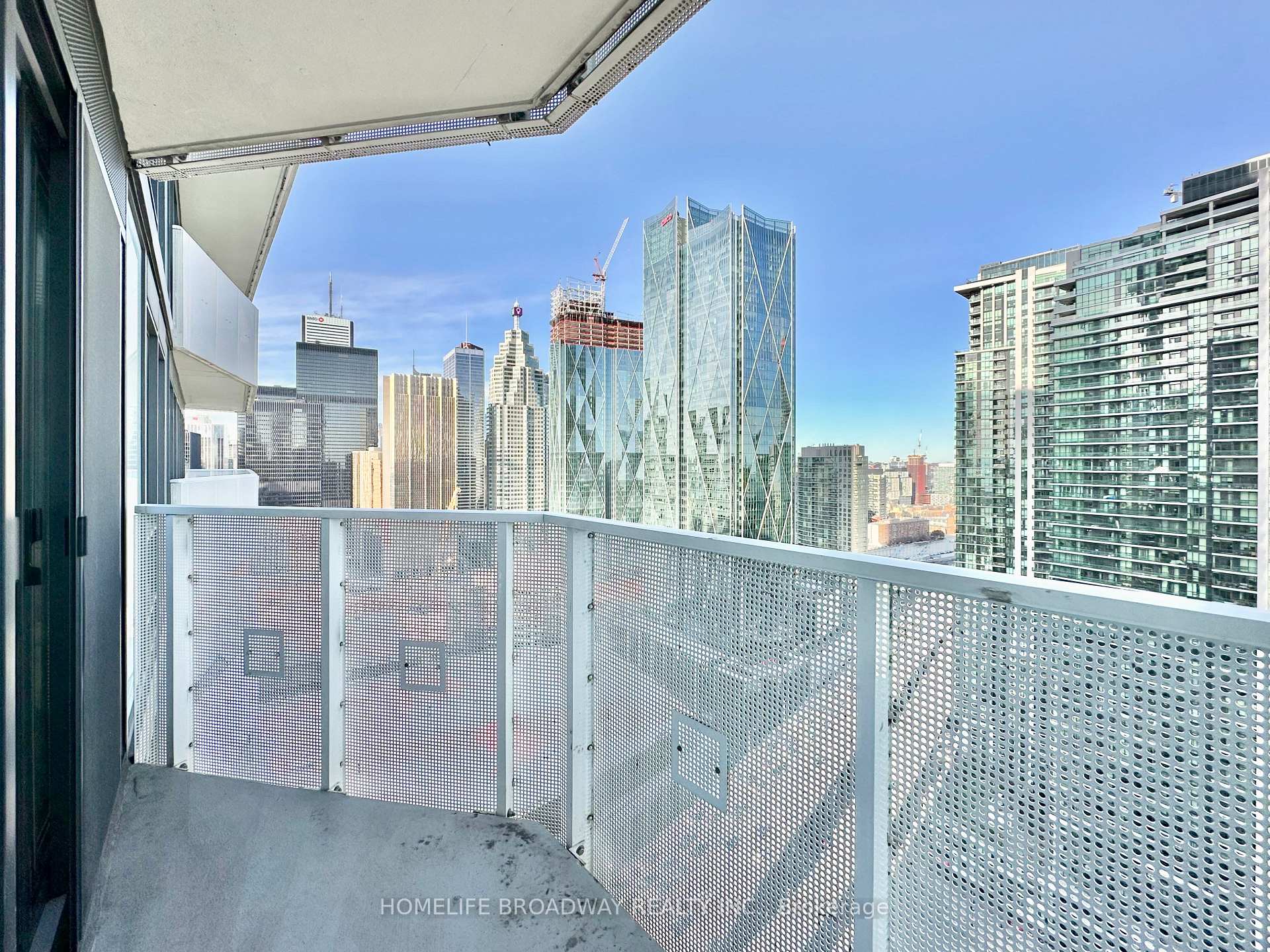 1 Bedroom Condo at 88 Harbour,  Toronto For sale