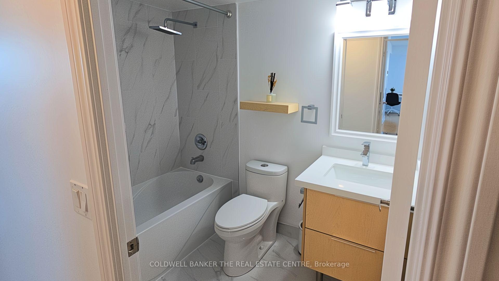3 Bedrooms Condo at 50 Town Centre, Toronto For sale