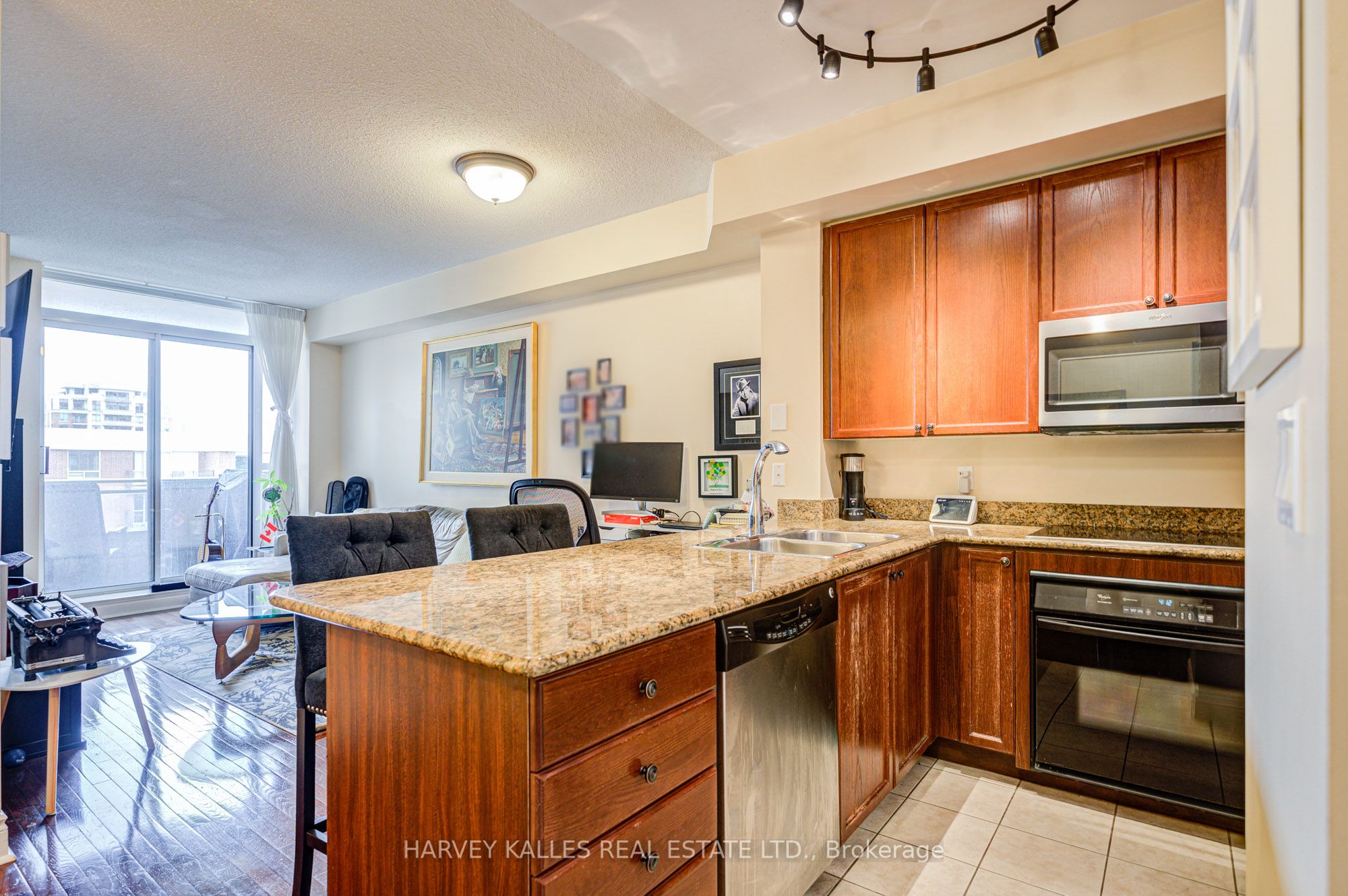 245 Davisville Avenue, #LPH01