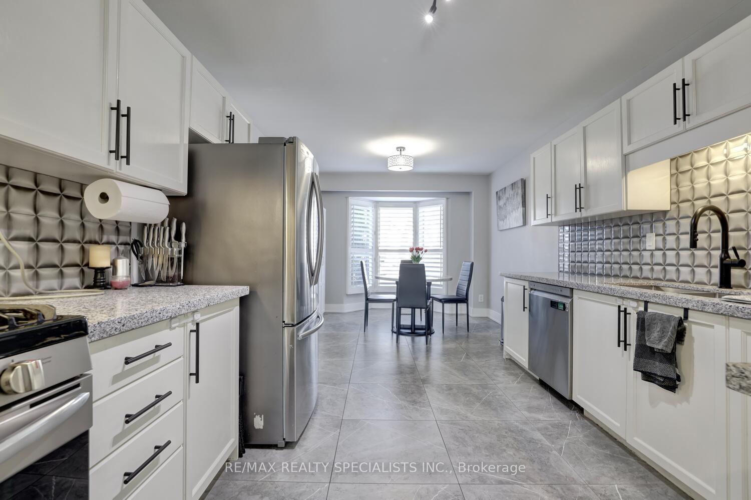3 Bedrooms Condo at 3265 South Millway, Mississauga For sale